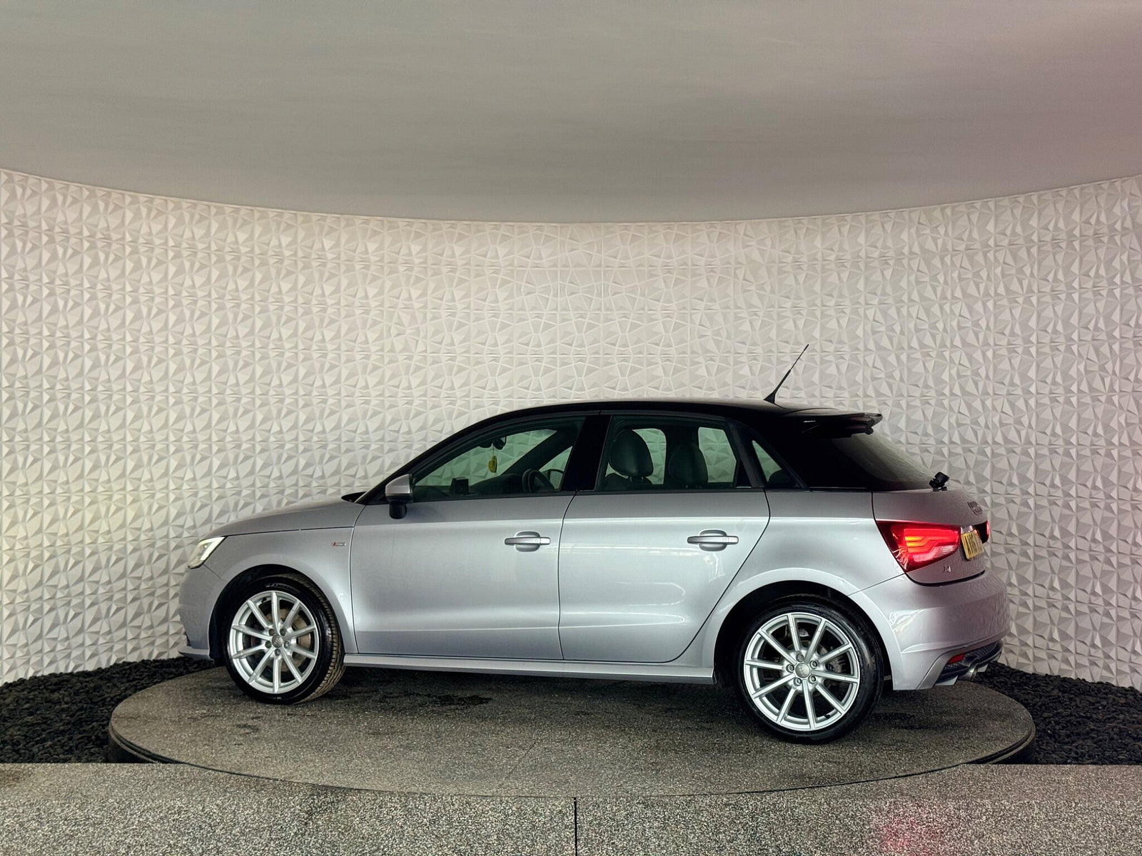 Audi A1 1.6 TDI S line Sportback Euro 6 (s/s) 5dr 5dr Manual 2016