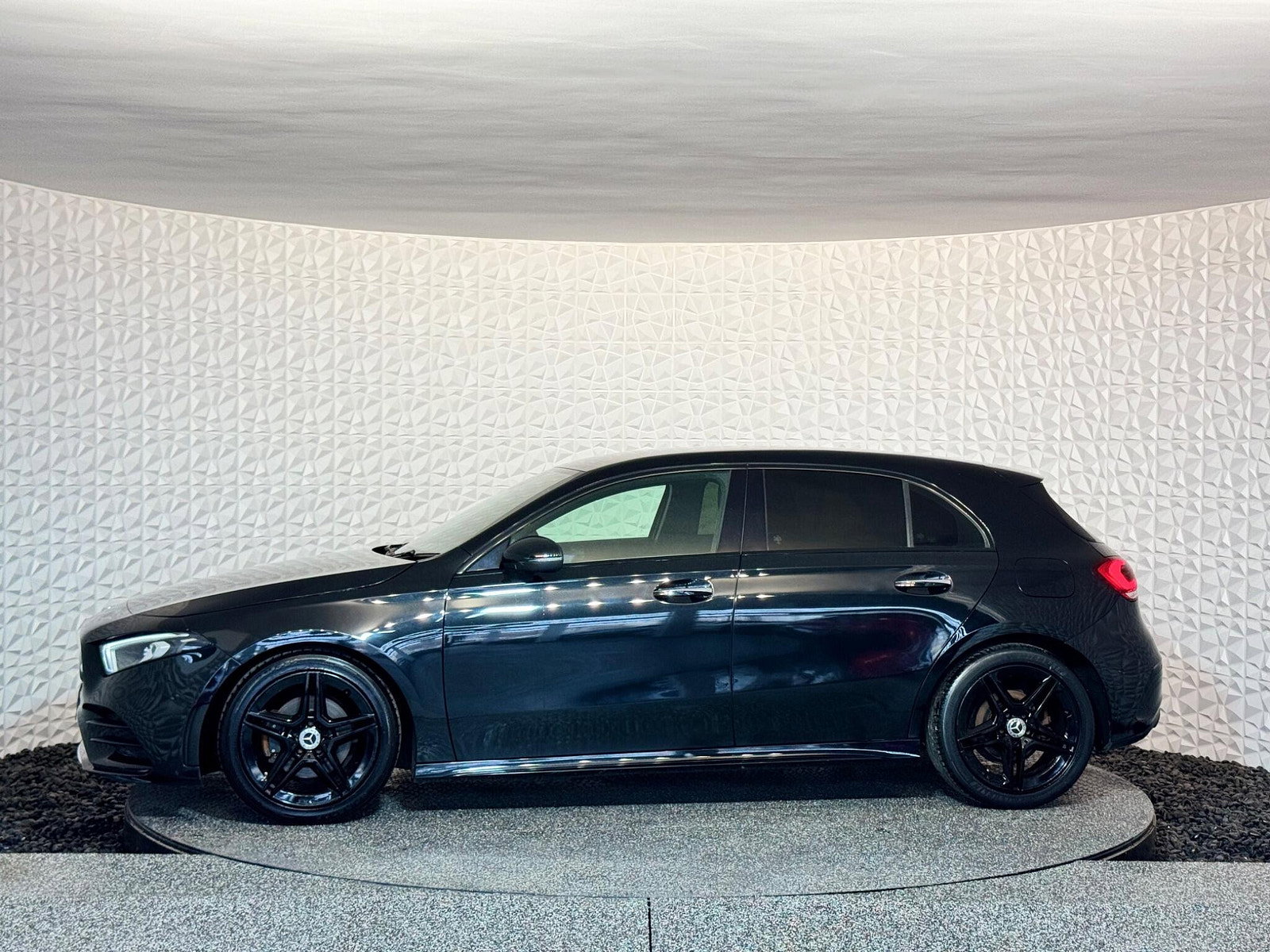Mercedes-Benz A Class 1.3 A180 AMG Line (Premium) 7G-DCT Euro 6 (s/s) 5dr 5dr Automatic 2019