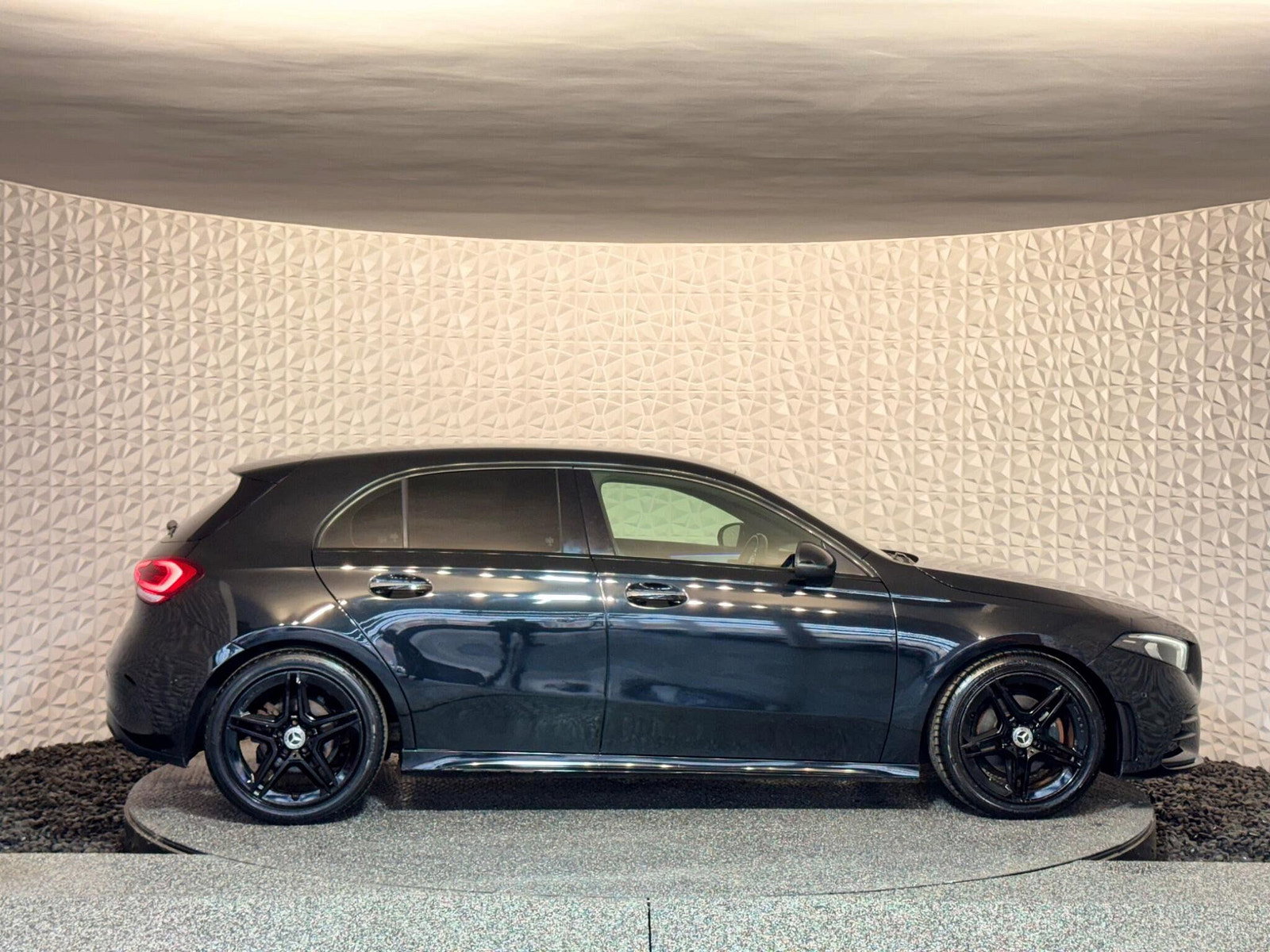 Mercedes-Benz A Class 1.3 A180 AMG Line (Premium) 7G-DCT Euro 6 (s/s) 5dr 5dr Automatic 2019