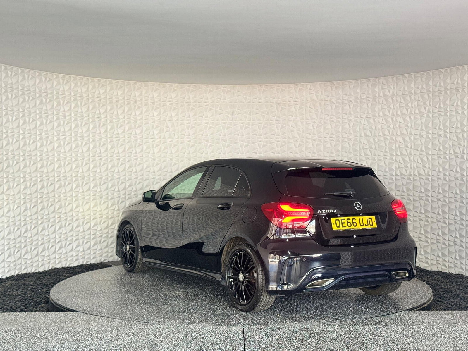 Mercedes-Benz A Class 2.1 A200d AMG Line (Premium Plus) 7G-DCT Euro 6 (s/s) 5dr 5dr Automatic 2017