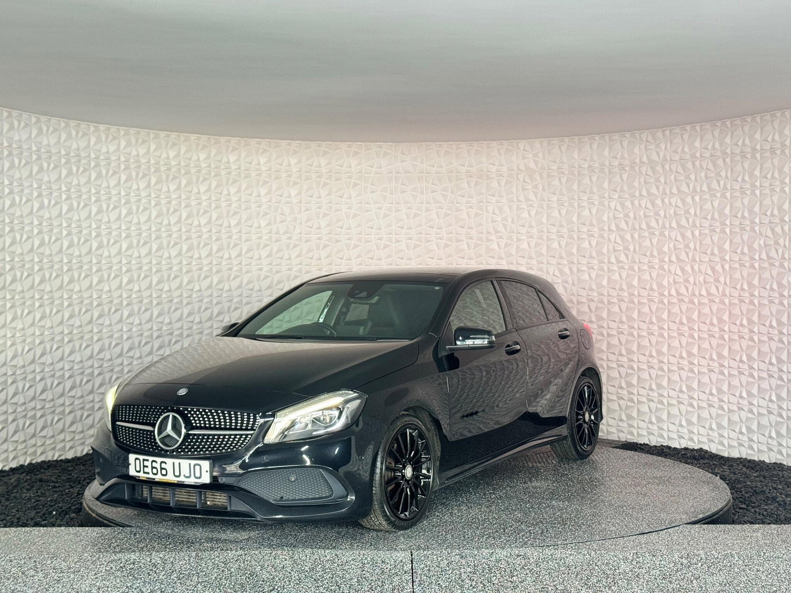 Mercedes-Benz A Class 2.1 A200d AMG Line (Premium Plus) 7G-DCT Euro 6 (s/s) 5dr 5dr Automatic 2017