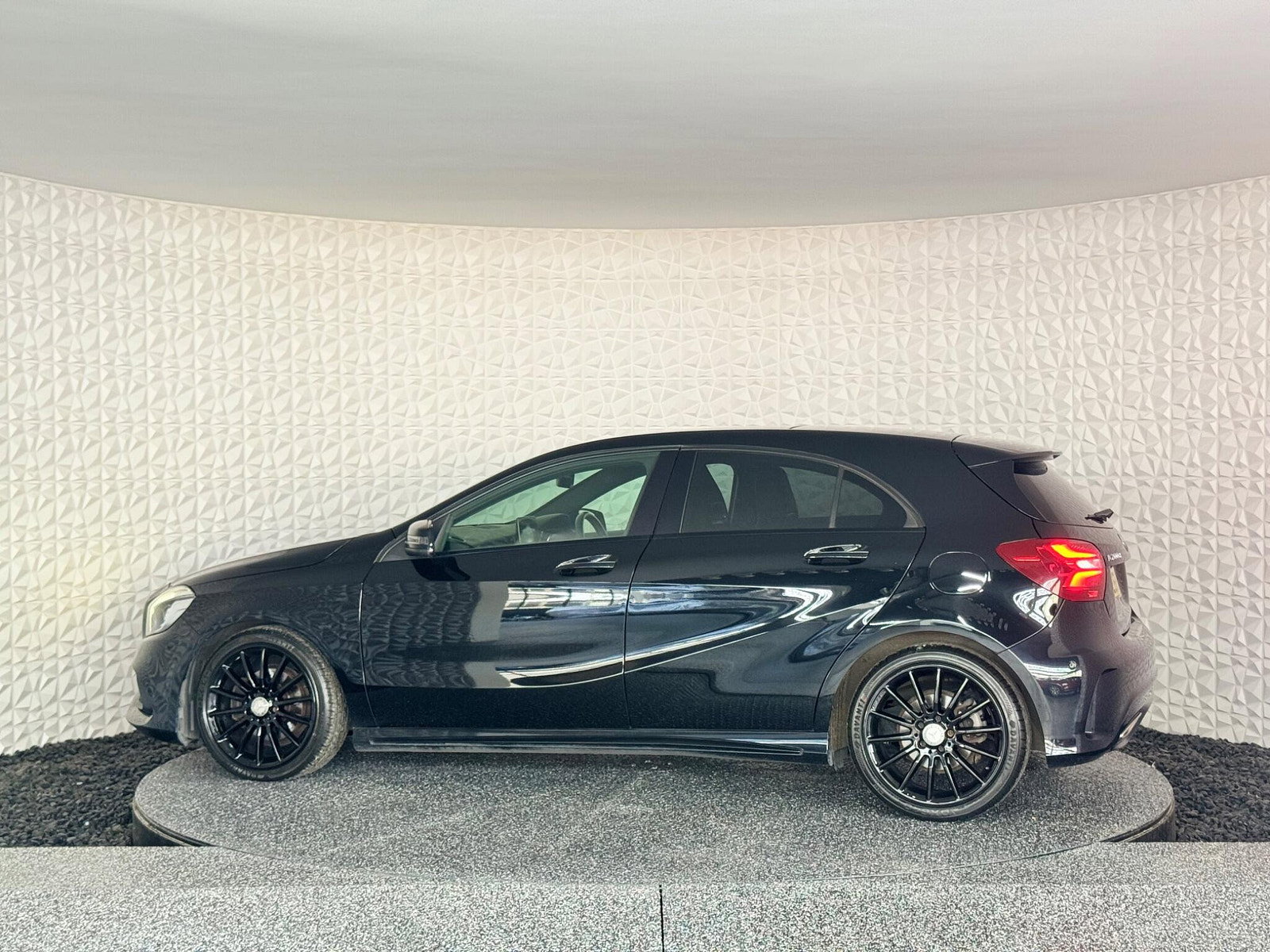 Mercedes-Benz A Class 2.1 A200d AMG Line (Premium Plus) 7G-DCT Euro 6 (s/s) 5dr 5dr Automatic 2017