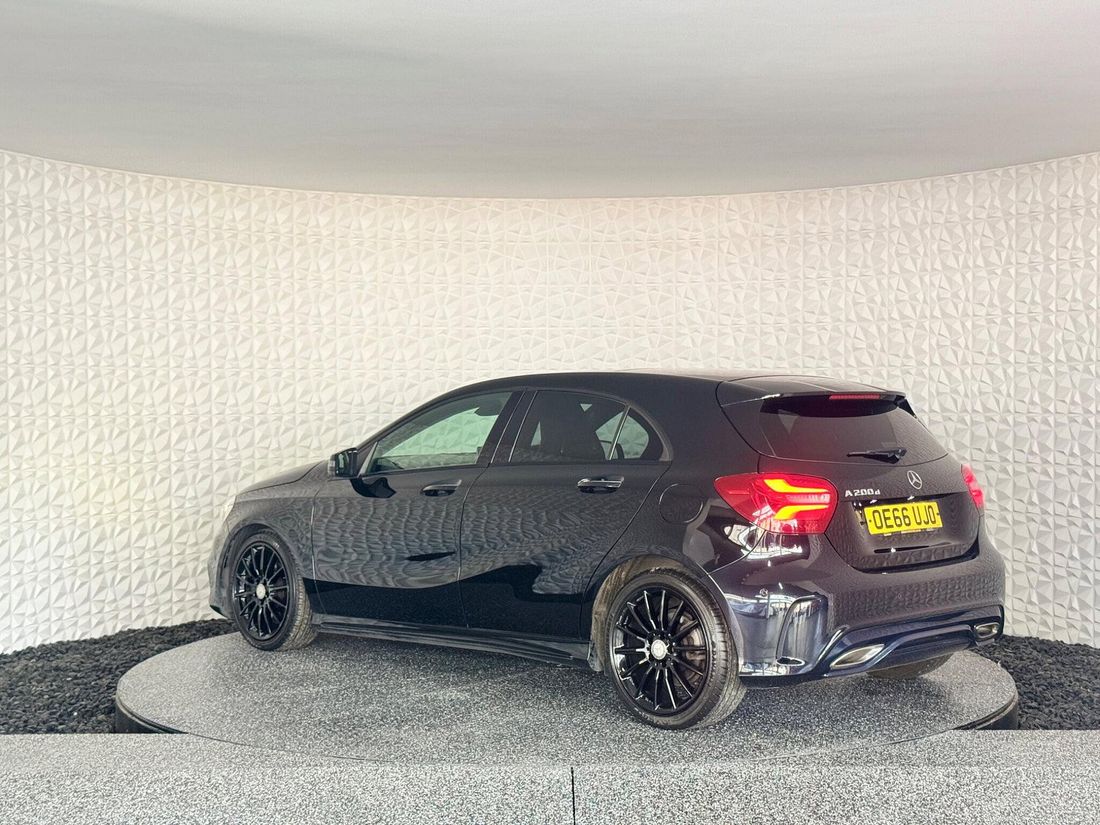Mercedes-Benz A Class 2.1 A200d AMG Line (Premium Plus) 7G-DCT Euro 6 (s/s) 5dr 5dr Automatic 2017