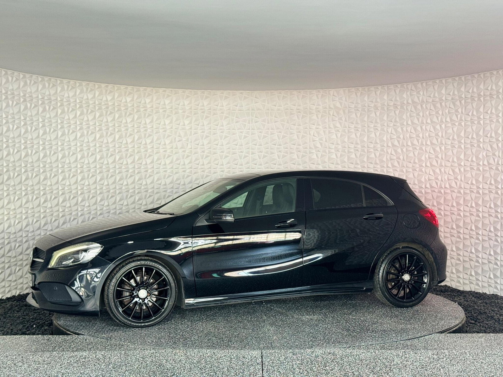 Mercedes-Benz A Class 2.1 A200d AMG Line (Premium Plus) 7G-DCT Euro 6 (s/s) 5dr 5dr Automatic 2017