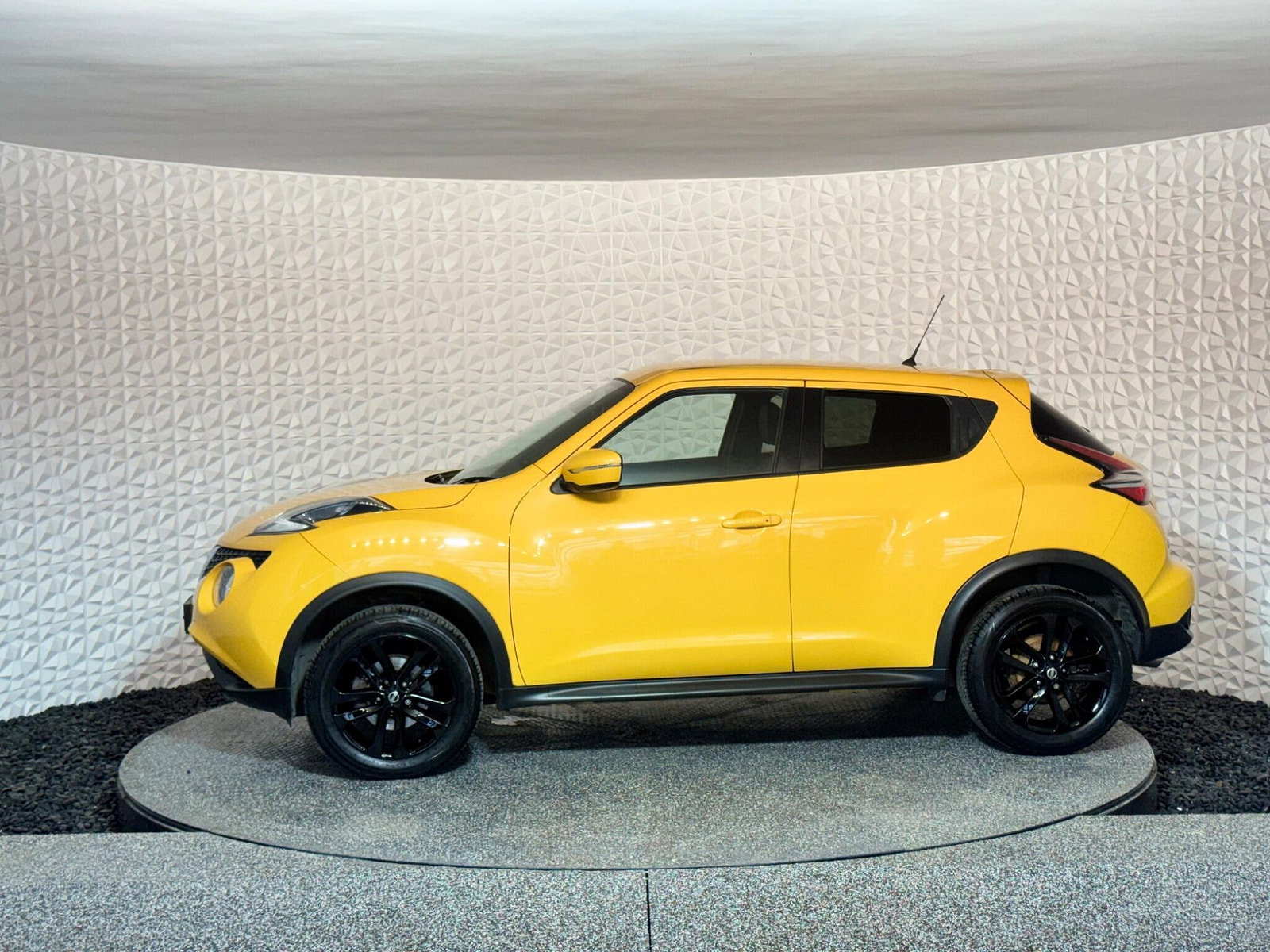 Nissan Juke 1.5 dCi N-Connecta Euro 6 (s/s) 5dr 5dr Manual 2017