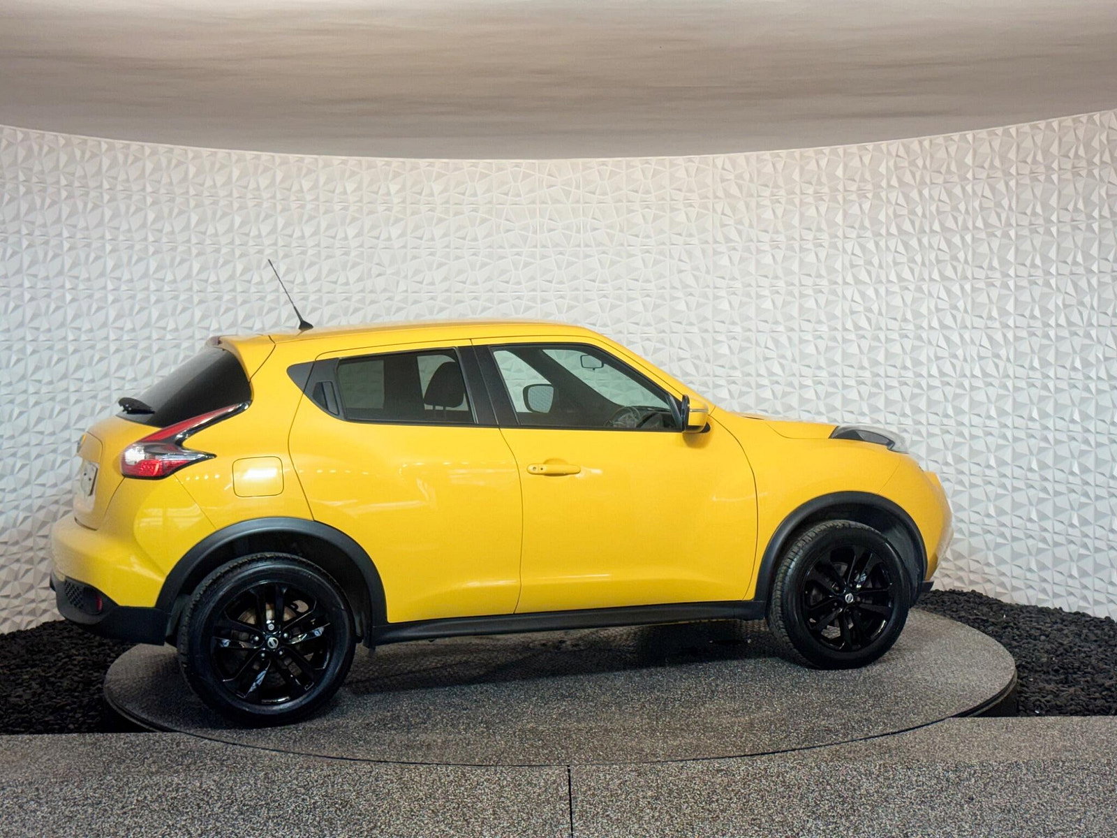Nissan Juke 1.5 dCi N-Connecta Euro 6 (s/s) 5dr 5dr Manual 2017