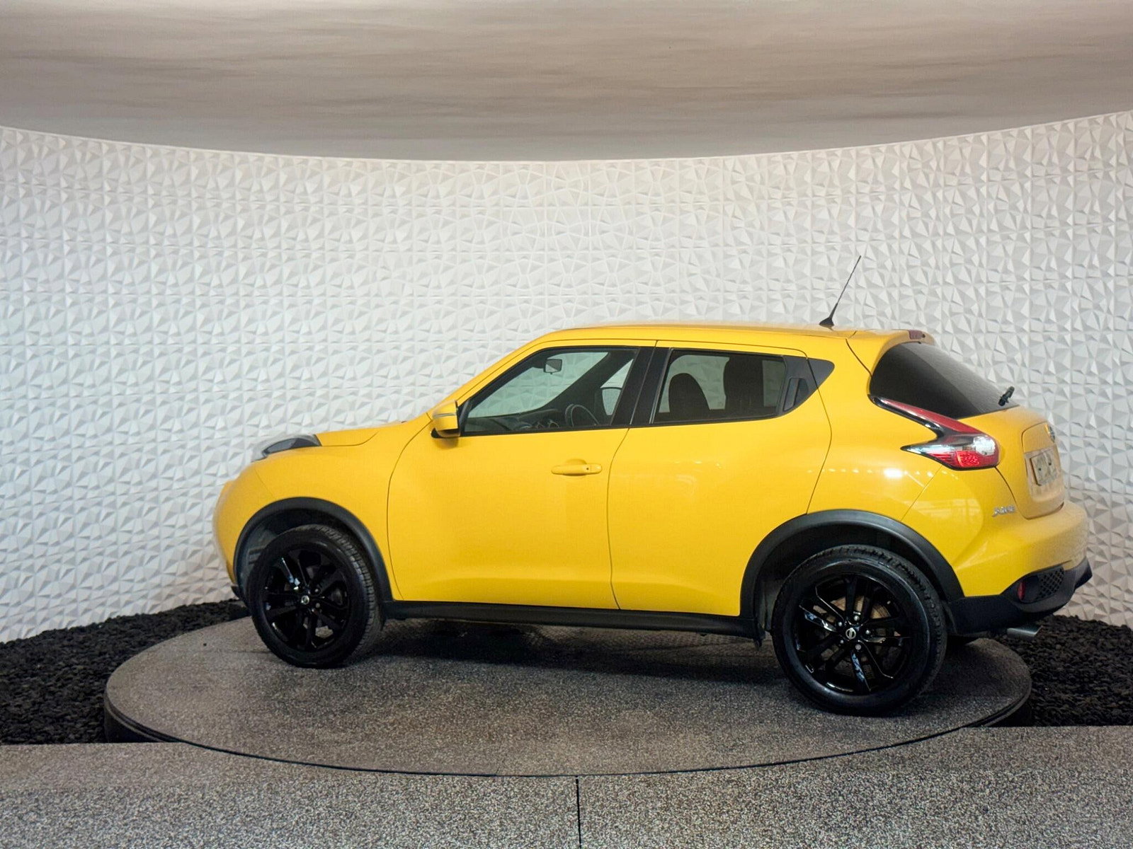 Nissan Juke 1.5 dCi N-Connecta Euro 6 (s/s) 5dr 5dr Manual 2017