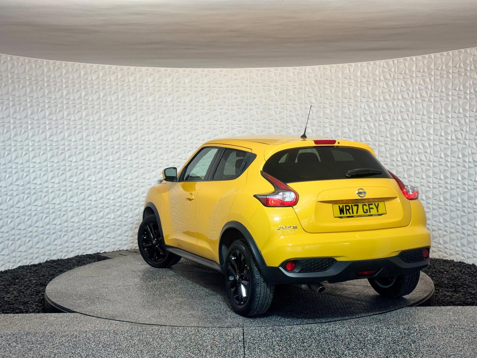 Nissan Juke 1.5 dCi N-Connecta Euro 6 (s/s) 5dr 5dr Manual 2017