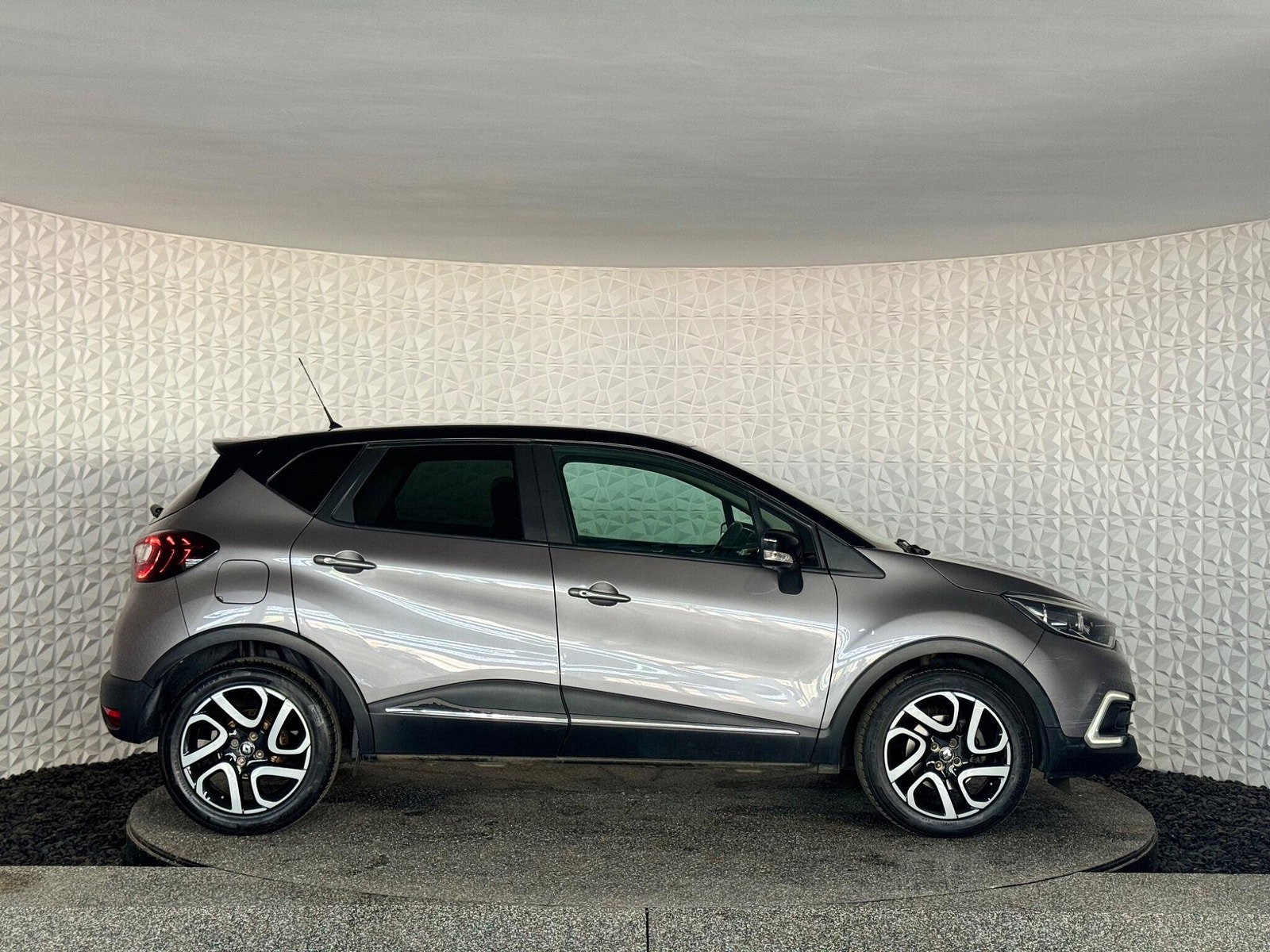 Renault Captur 1.5 dCi ENERGY Iconic EDC Euro 6 (s/s) 5dr 5dr Automatic 2018