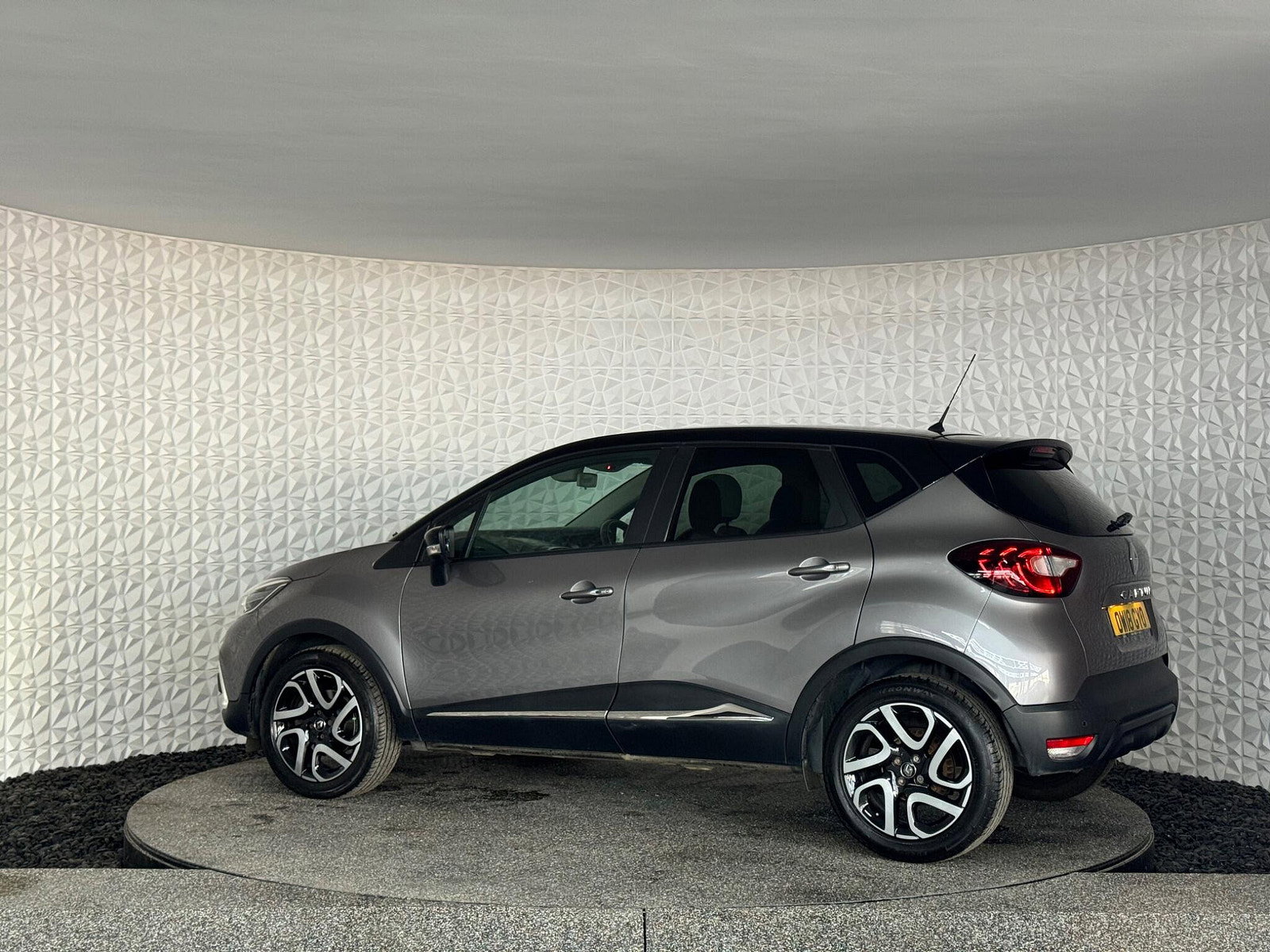 Renault Captur 1.5 dCi ENERGY Iconic EDC Euro 6 (s/s) 5dr 5dr Automatic 2018