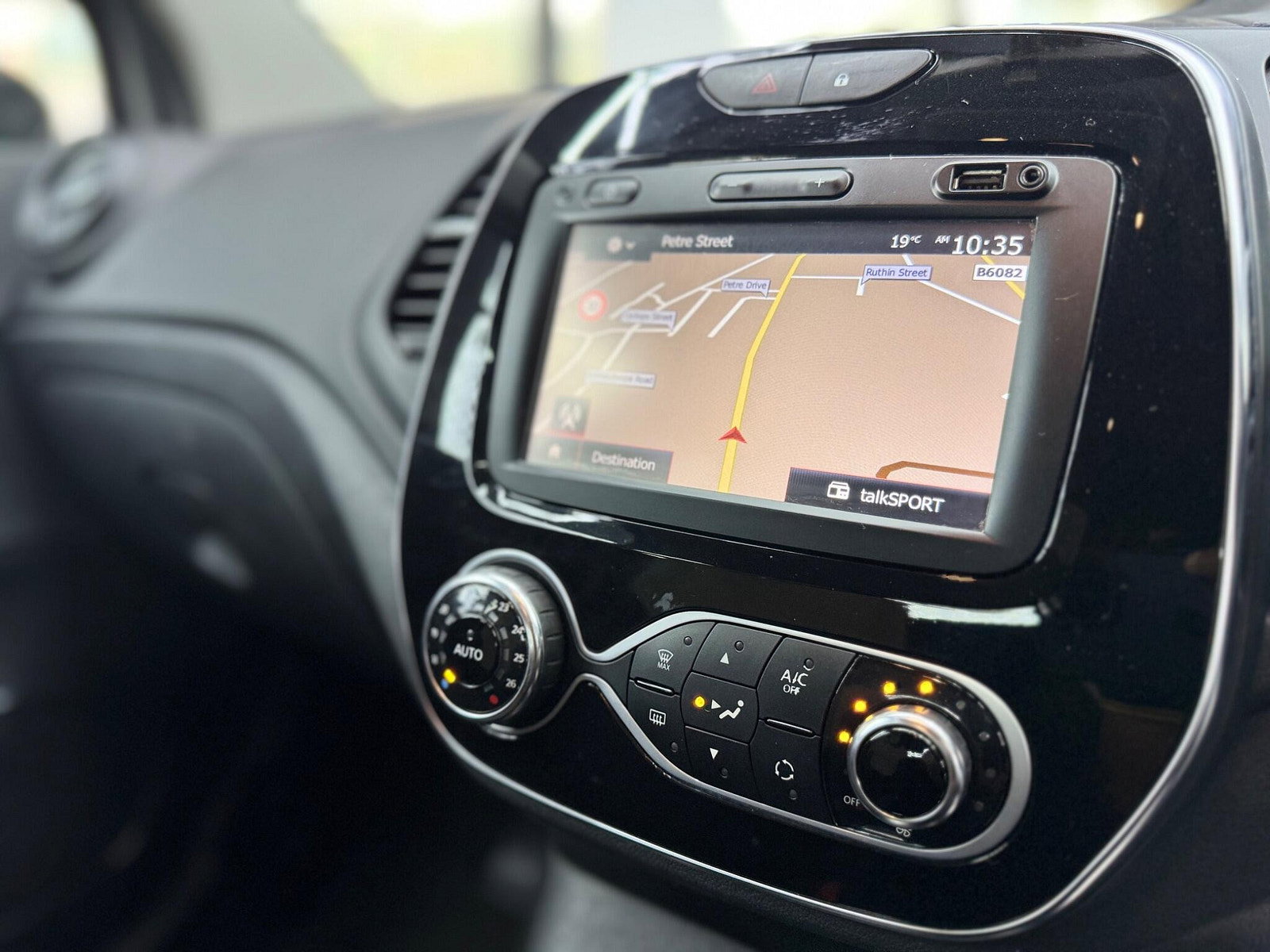 Renault Captur 1.5 dCi ENERGY Iconic EDC Euro 6 (s/s) 5dr 5dr Automatic 2018