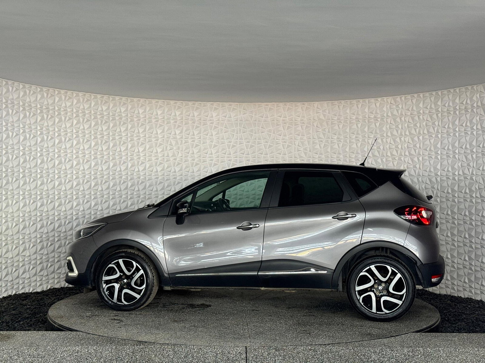Renault Captur 1.5 dCi ENERGY Iconic EDC Euro 6 (s/s) 5dr 5dr Automatic 2018