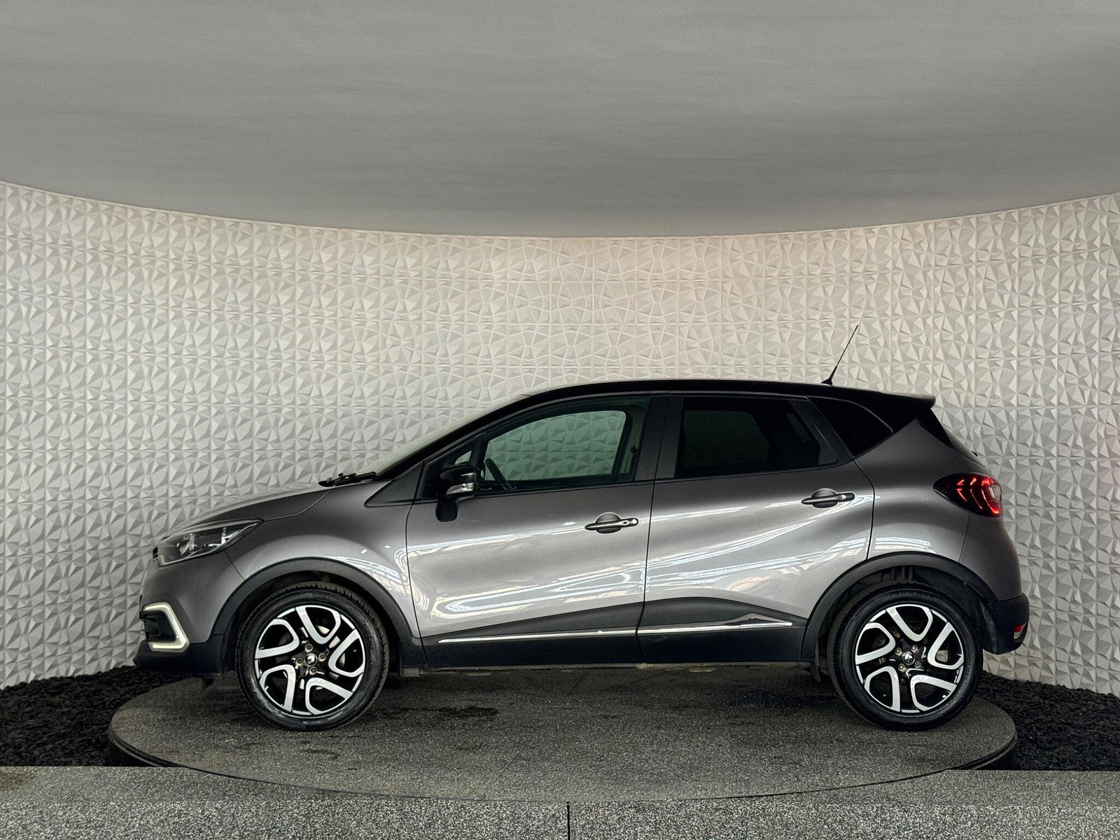 Renault Captur 1.5 dCi ENERGY Iconic EDC Euro 6 (s/s) 5dr 5dr Automatic 2018