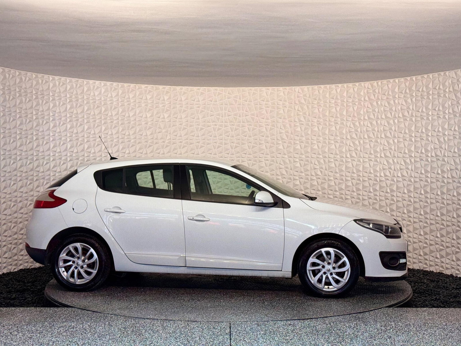 Renault Megane 1.5 dCi ENERGY Dynamique TomTom Euro 5 (s/s) 5dr 5dr Manual 2014