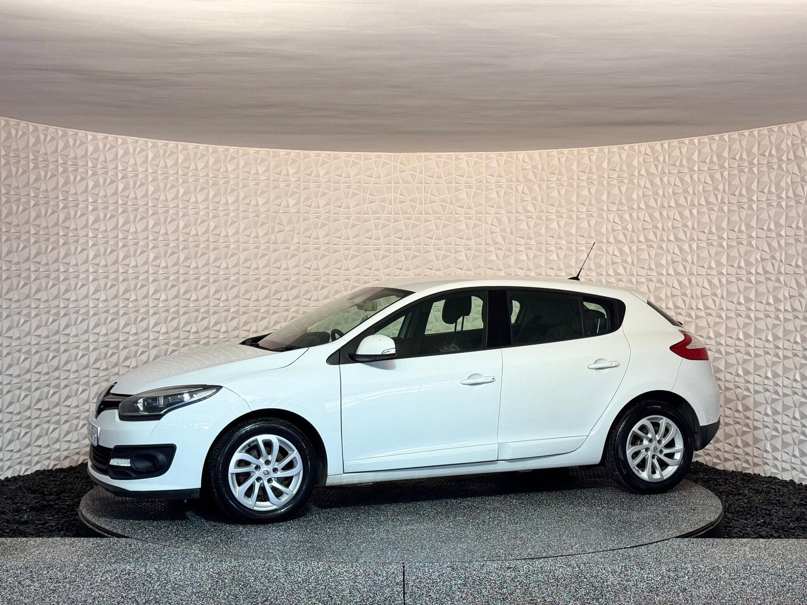 Renault Megane 1.5 dCi ENERGY Dynamique TomTom Euro 5 (s/s) 5dr 5dr Manual 2014