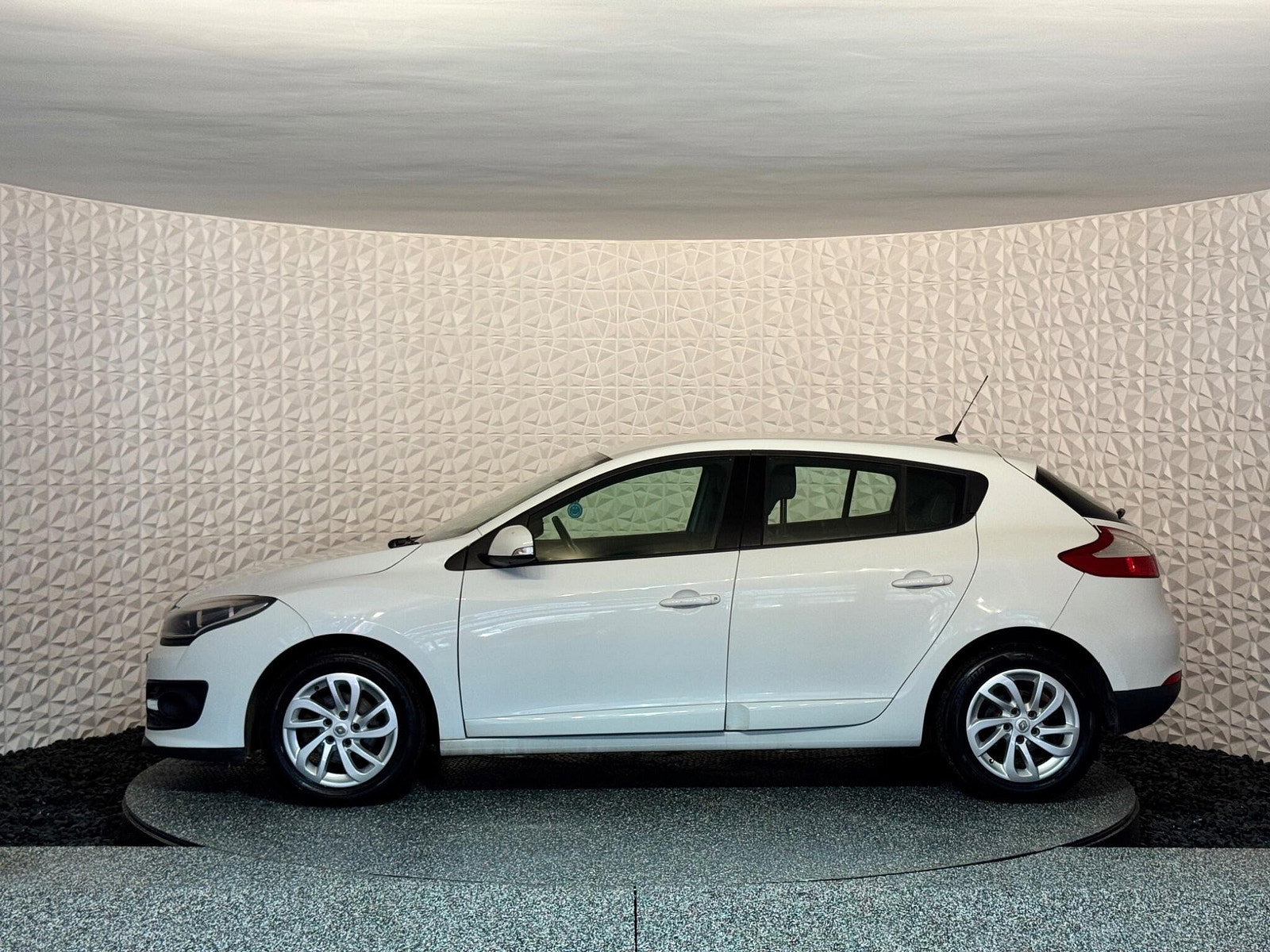 Renault Megane 1.5 dCi ENERGY Dynamique TomTom Euro 5 (s/s) 5dr 5dr Manual 2014