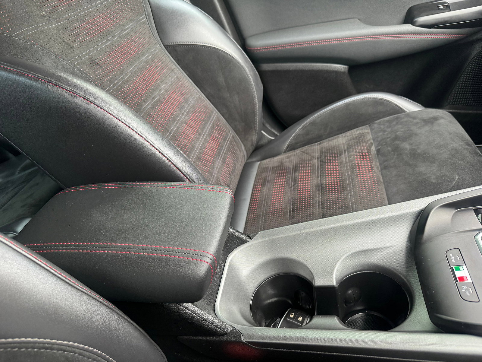 Alfa Romeo Tonale 1.3 VGT 15.5kWh Veloce SUV 5dr Petrol Plug-in Hybrid Auto Q4 AWD Euro 6 (280 ps) 5dr Automatic 2023