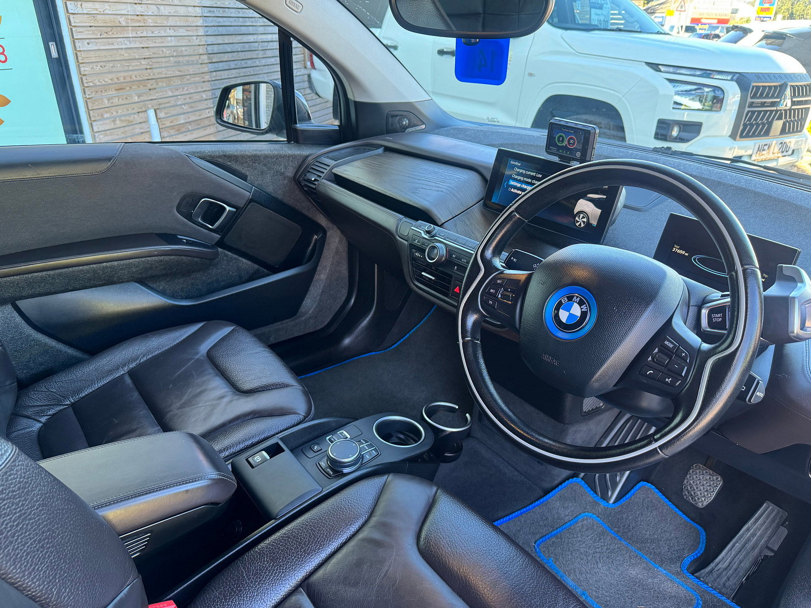 BMW i3 33kWh Hatchback 5dr Petrol Plug-in Hybrid Auto Euro 6 (s/s) (Range Extender) (170 ps) 5dr Automatic 2019