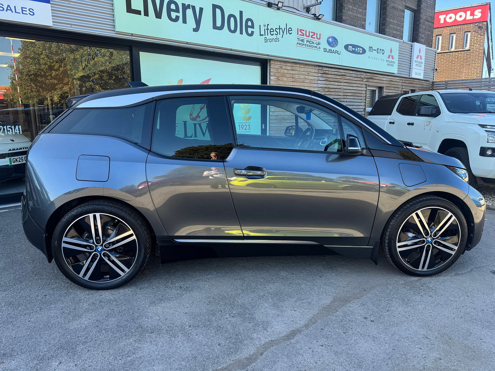 BMW i3 33kWh Hatchback 5dr Petrol Plug-in Hybrid Auto Euro 6 (s/s) (Range Extender) (170 ps) 5dr Automatic 2019