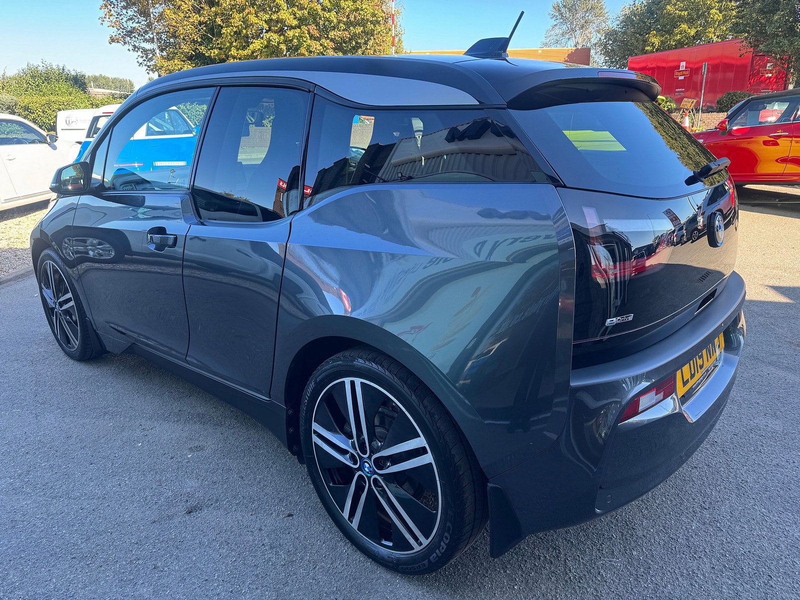 BMW i3 33kWh Hatchback 5dr Petrol Plug-in Hybrid Auto Euro 6 (s/s) (Range Extender) (170 ps) 5dr Automatic 2019
