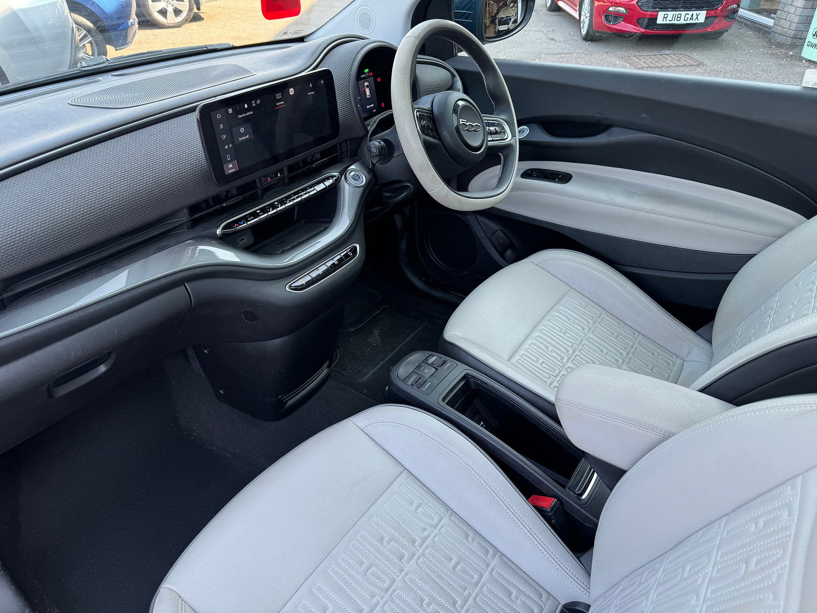 Fiat 500e 42kWh La Prima Hatchback 3dr Electric Auto (118 ps) 3dr Automatic 2021