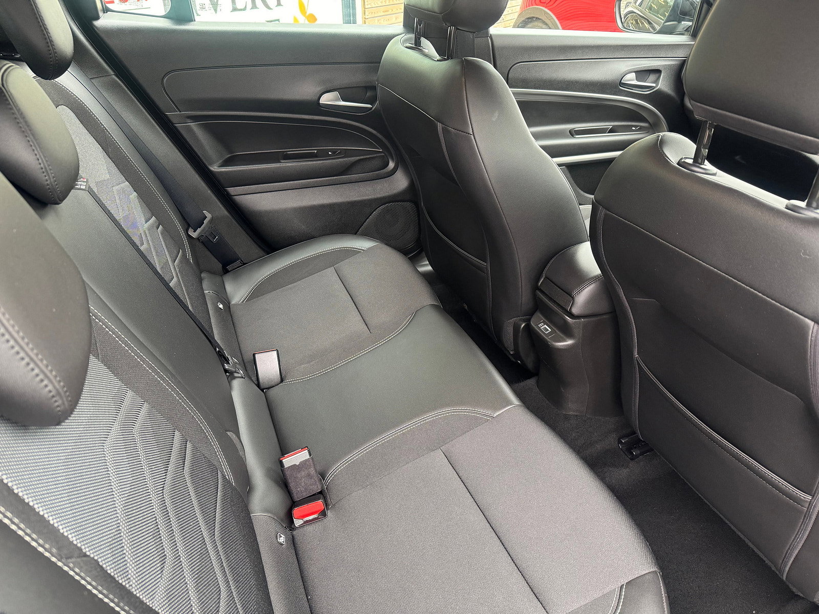 Jeep Avenger 1.2 Altitude SUV 5dr Petrol Manual Euro 6 (s/s) (100 ps) 5dr Manual 2024