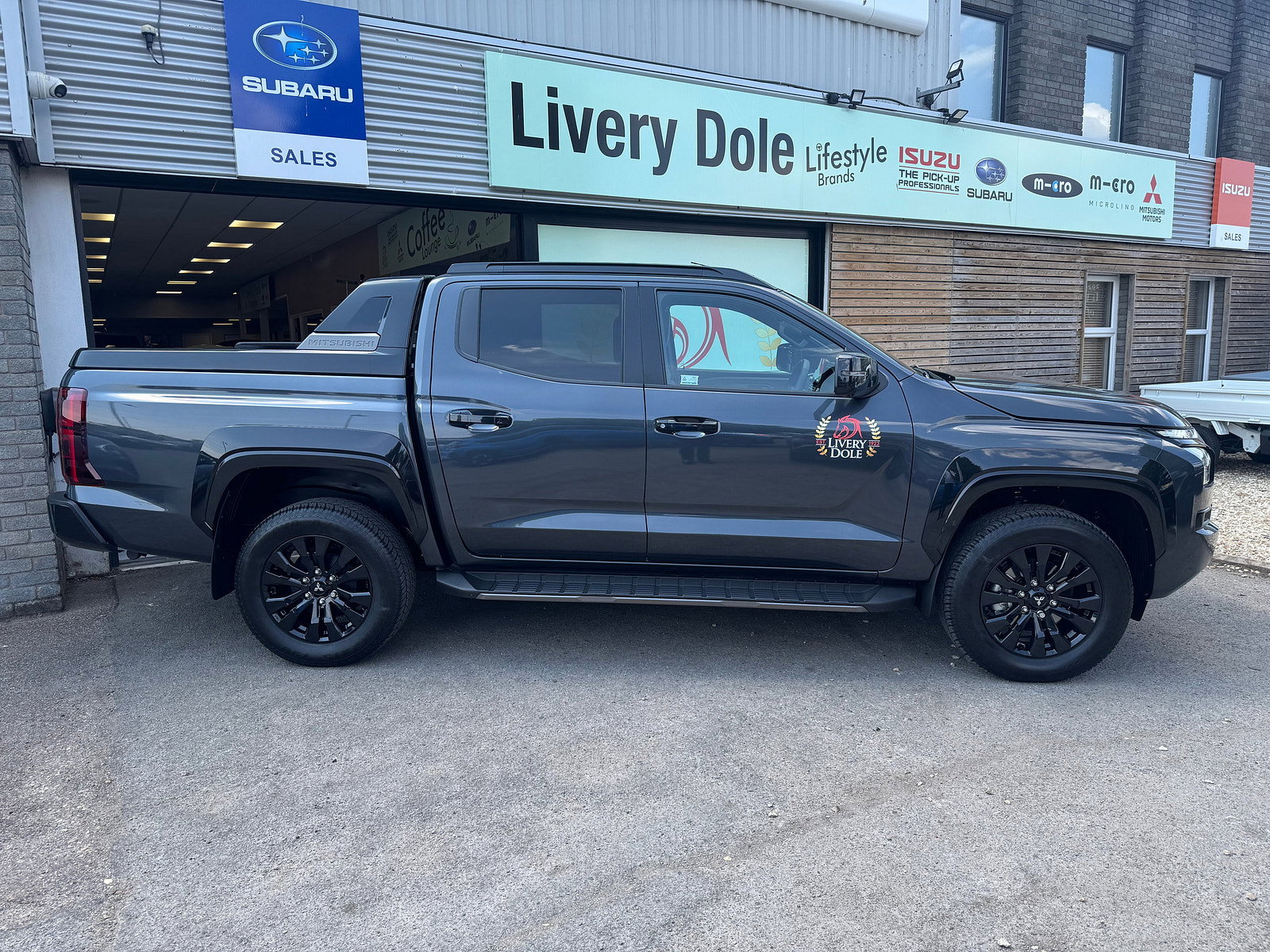 Mitsubishi L200 2.4 Bi-Turbo Barbarian Pickup Double Cab 4dr Diesel Auto 4WD Euro 6 (s/s) (204 ps) 4dr Automatic 2026