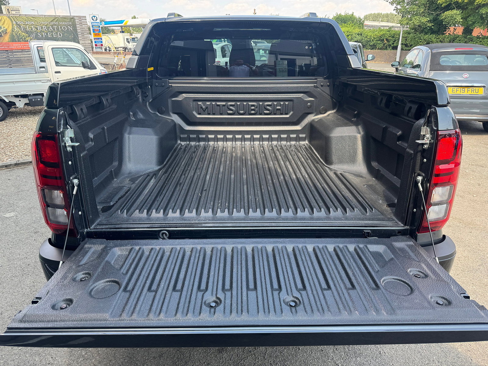Mitsubishi L200 2.4 Bi-Turbo Barbarian Pickup Double Cab 4dr Diesel Auto 4WD Euro 6 (s/s) (204 ps) 4dr Automatic 2026