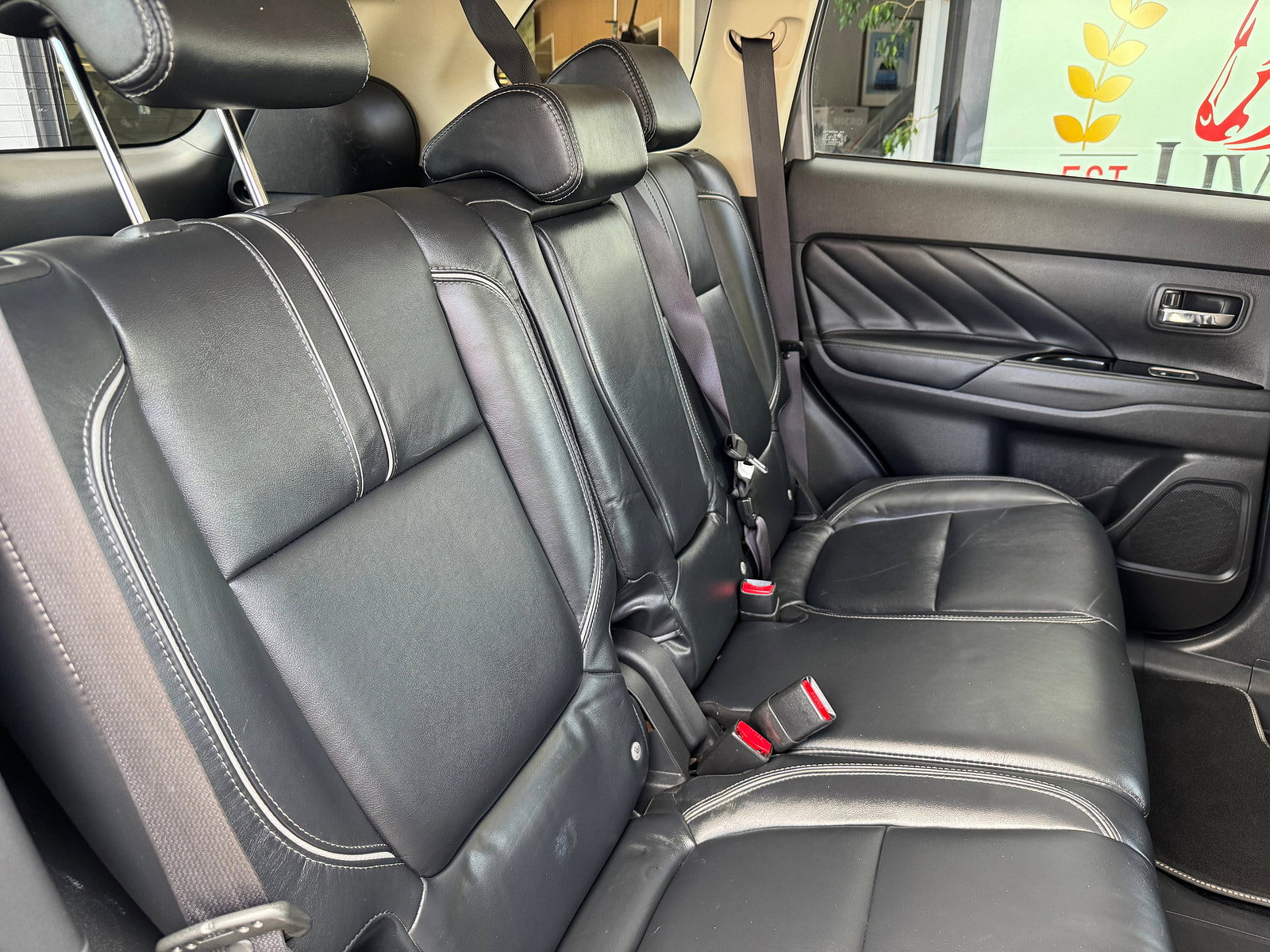 Mitsubishi Outlander 2.0h 12kWh 4h SUV 5dr Petrol Plug-in Hybrid CVT 4WD Euro 6 (s/s) (200 ps) 5dr Automatic 2018