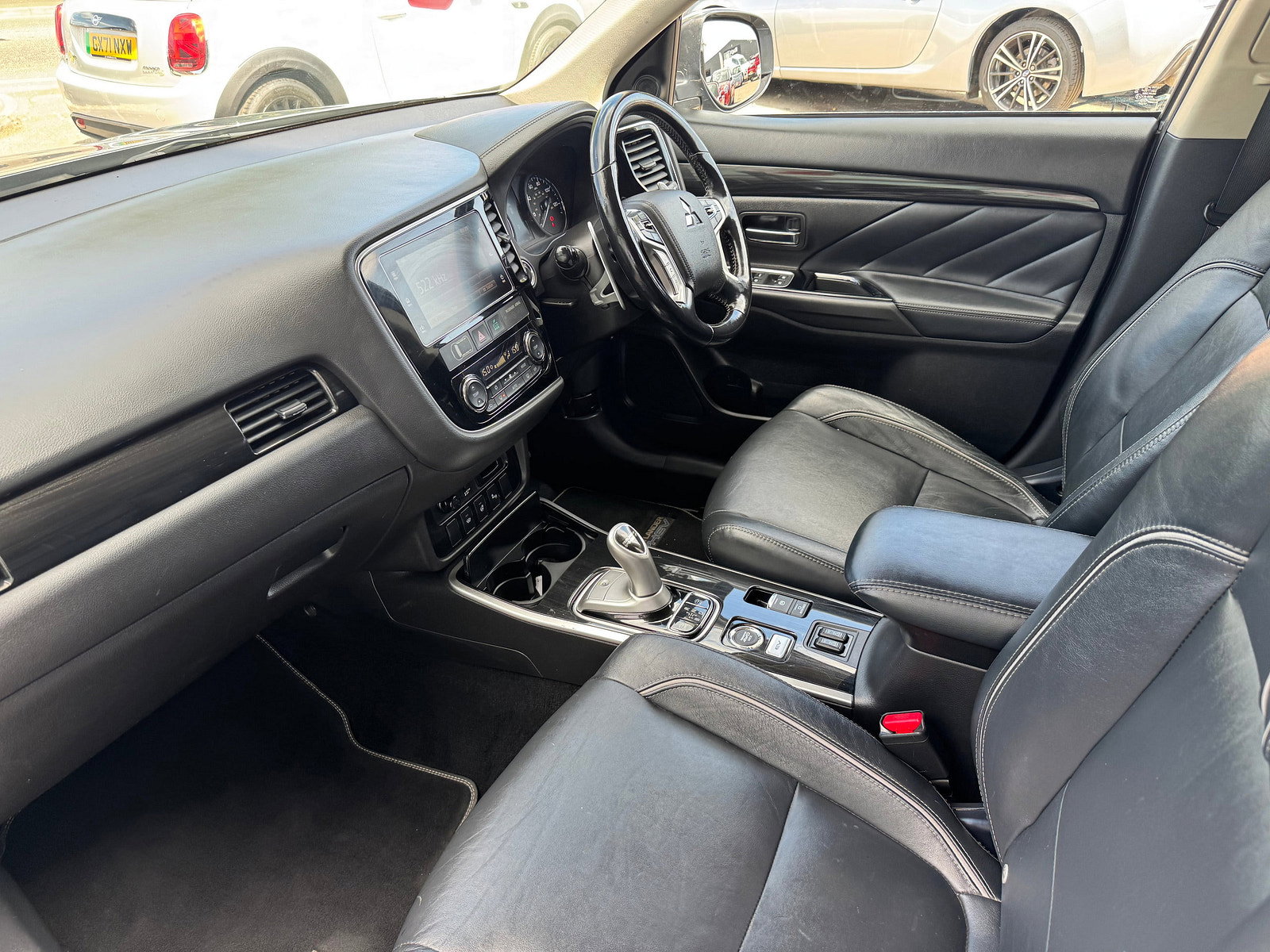 Mitsubishi Outlander 2.0h 12kWh 4h SUV 5dr Petrol Plug-in Hybrid CVT 4WD Euro 6 (s/s) (200 ps) 5dr Automatic 2018
