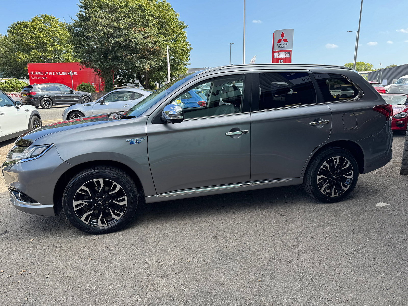 Mitsubishi Outlander 2.0h 12kWh 4h SUV 5dr Petrol Plug-in Hybrid CVT 4WD Euro 6 (s/s) (200 ps) 5dr Automatic 2018
