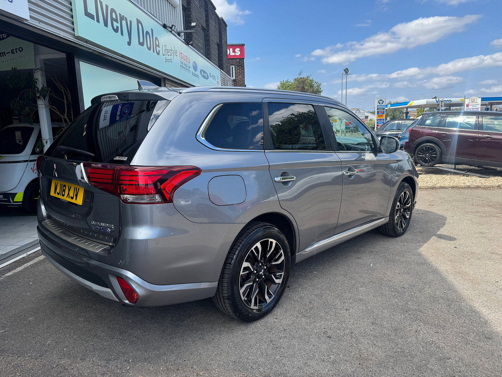 Mitsubishi Outlander 2.0h 12kWh 4h SUV 5dr Petrol Plug-in Hybrid CVT 4WD Euro 6 (s/s) (200 ps) 5dr Automatic 2018
