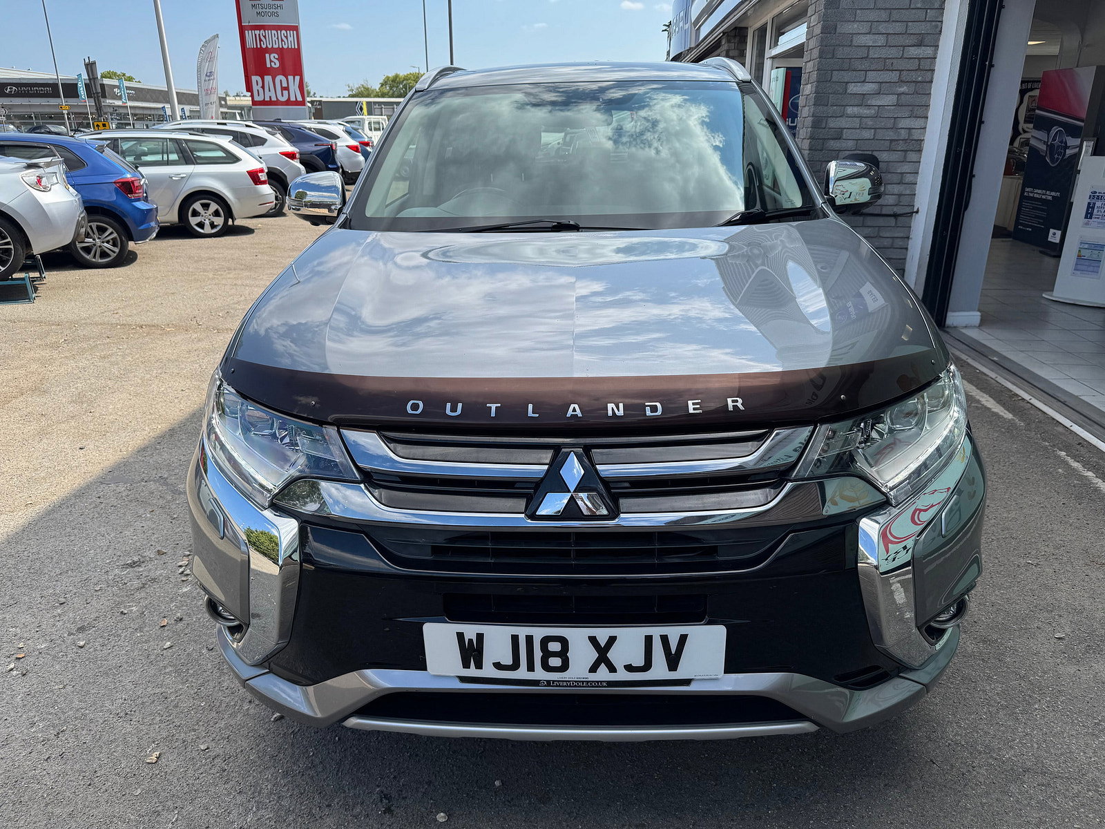 Mitsubishi Outlander 2.0h 12kWh 4h SUV 5dr Petrol Plug-in Hybrid CVT 4WD Euro 6 (s/s) (200 ps) 5dr Automatic 2018