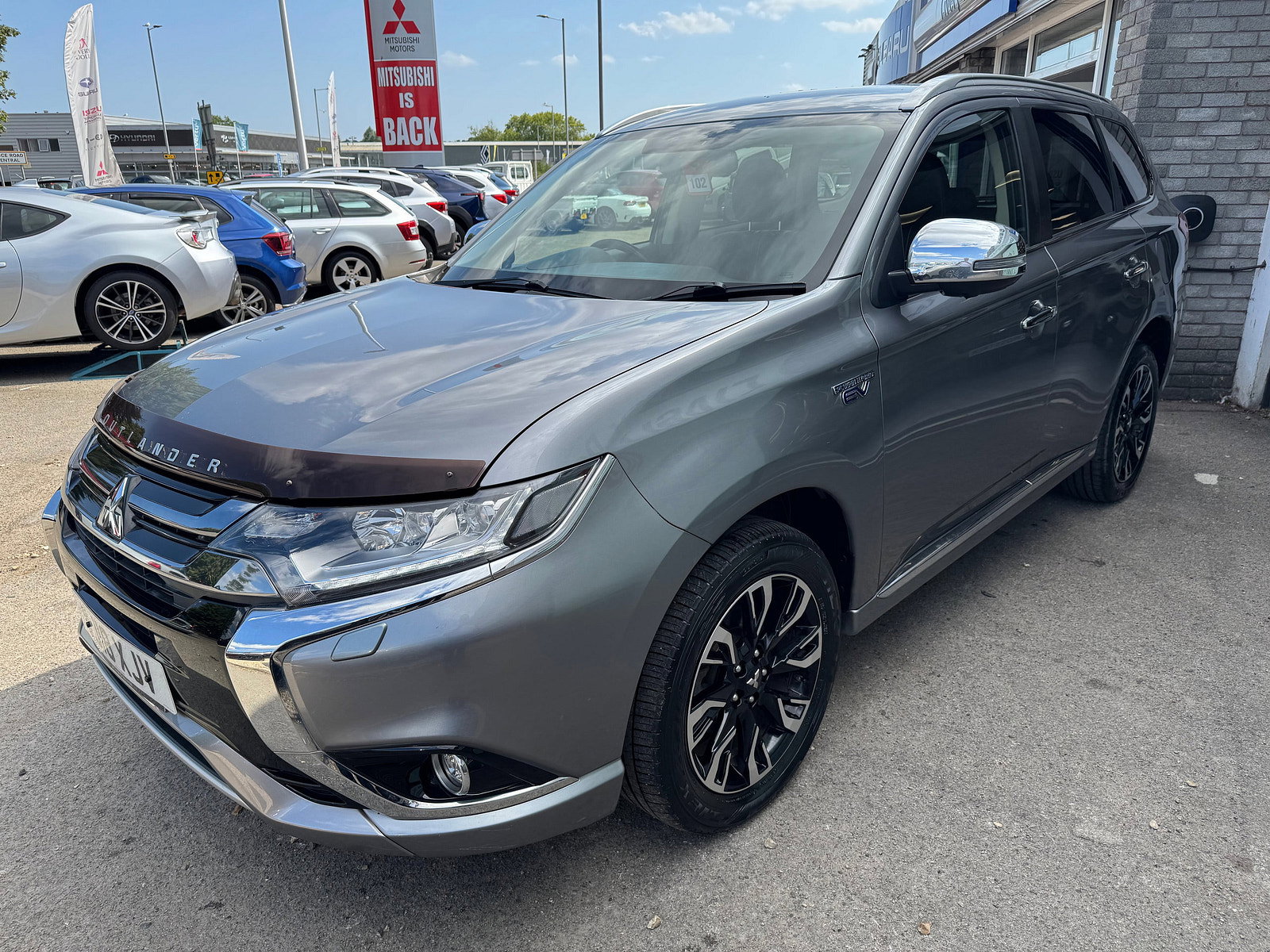 Mitsubishi Outlander 2.0h 12kWh 4h SUV 5dr Petrol Plug-in Hybrid CVT 4WD Euro 6 (s/s) (200 ps) 5dr Automatic 2018