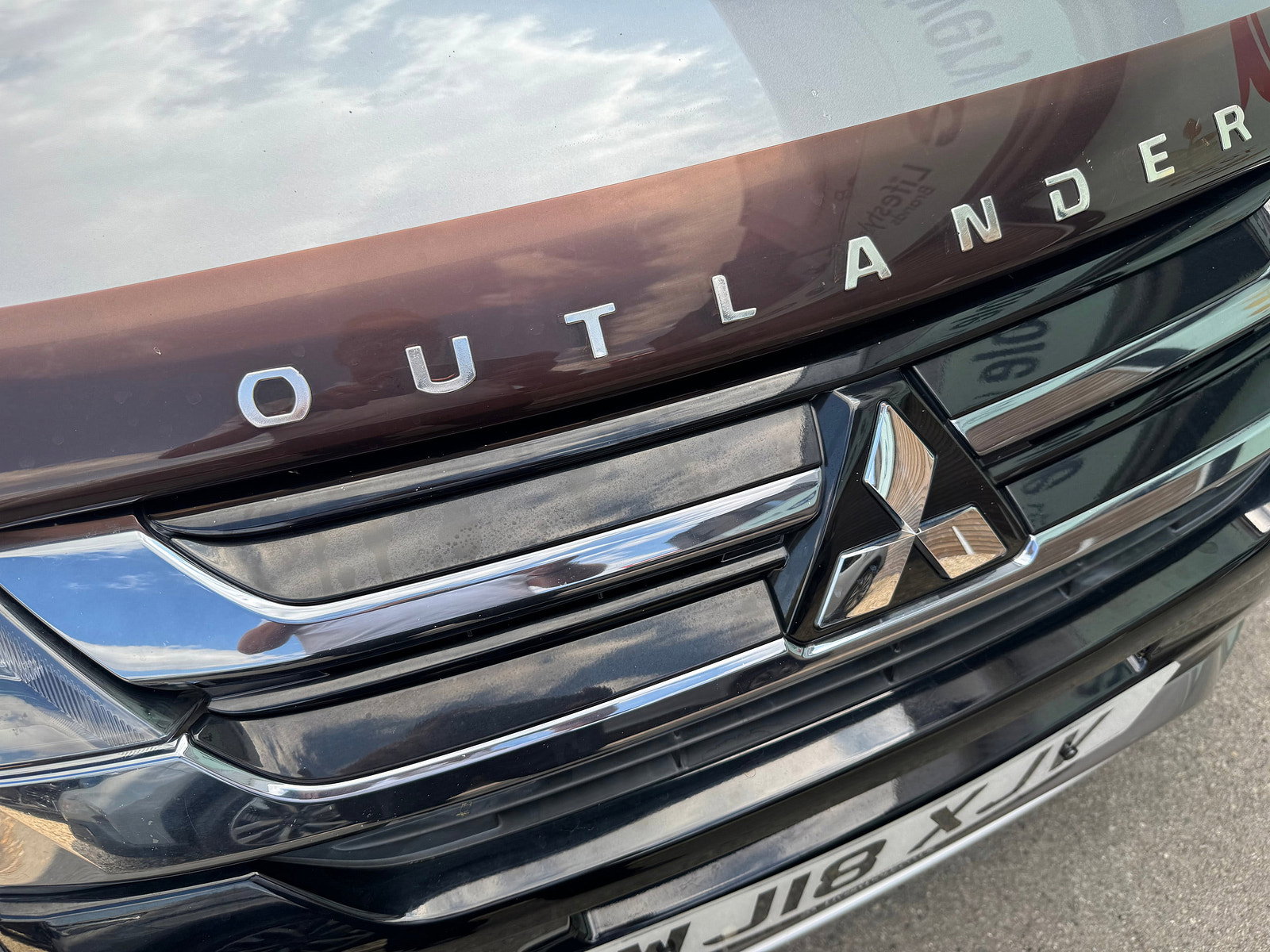 Mitsubishi Outlander 2.0h 12kWh 4h SUV 5dr Petrol Plug-in Hybrid CVT 4WD Euro 6 (s/s) (200 ps) 5dr Automatic 2018