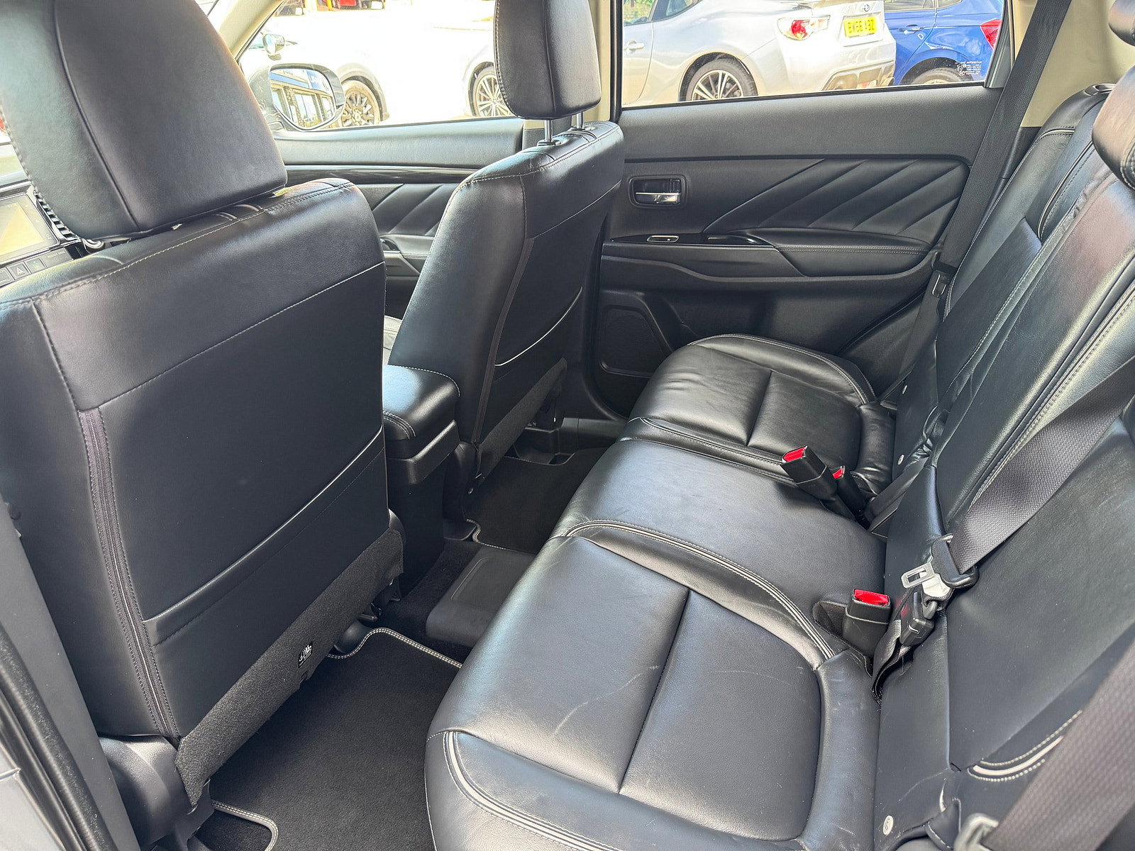 Mitsubishi Outlander 2.0h 12kWh 4h SUV 5dr Petrol Plug-in Hybrid CVT 4WD Euro 6 (s/s) (200 ps) 5dr Automatic 2018