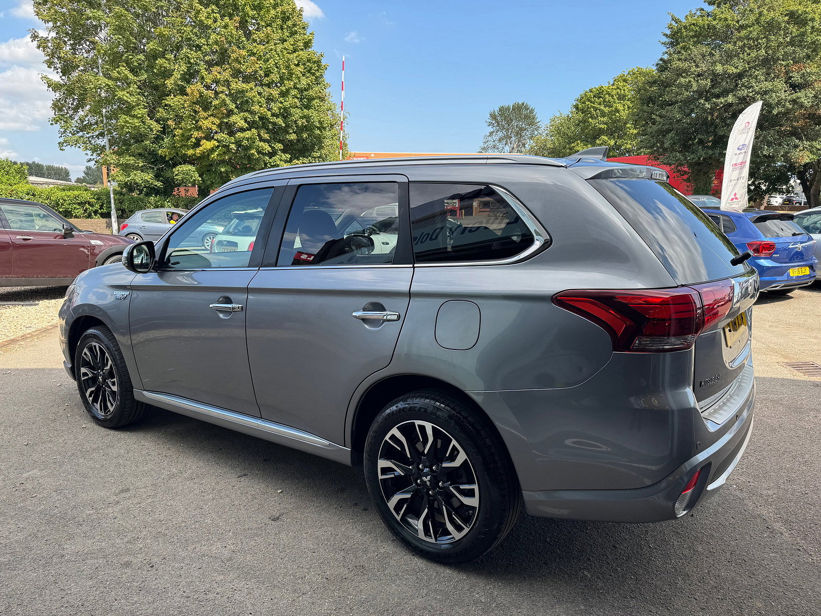Mitsubishi Outlander 2.0h 12kWh 4h SUV 5dr Petrol Plug-in Hybrid CVT 4WD Euro 6 (s/s) (200 ps) 5dr Automatic 2018