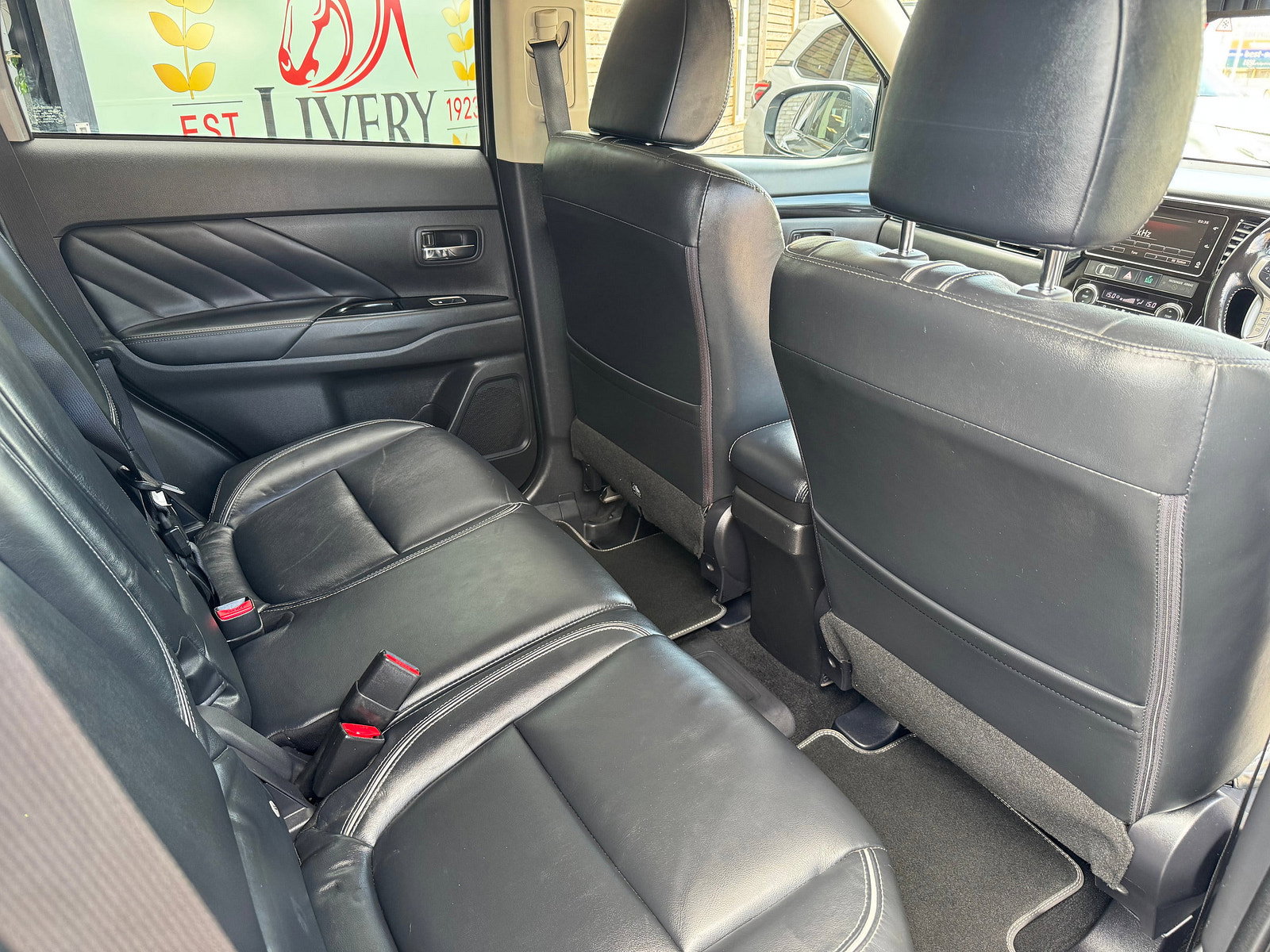 Mitsubishi Outlander 2.0h 12kWh 4h SUV 5dr Petrol Plug-in Hybrid CVT 4WD Euro 6 (s/s) (200 ps) 5dr Automatic 2018