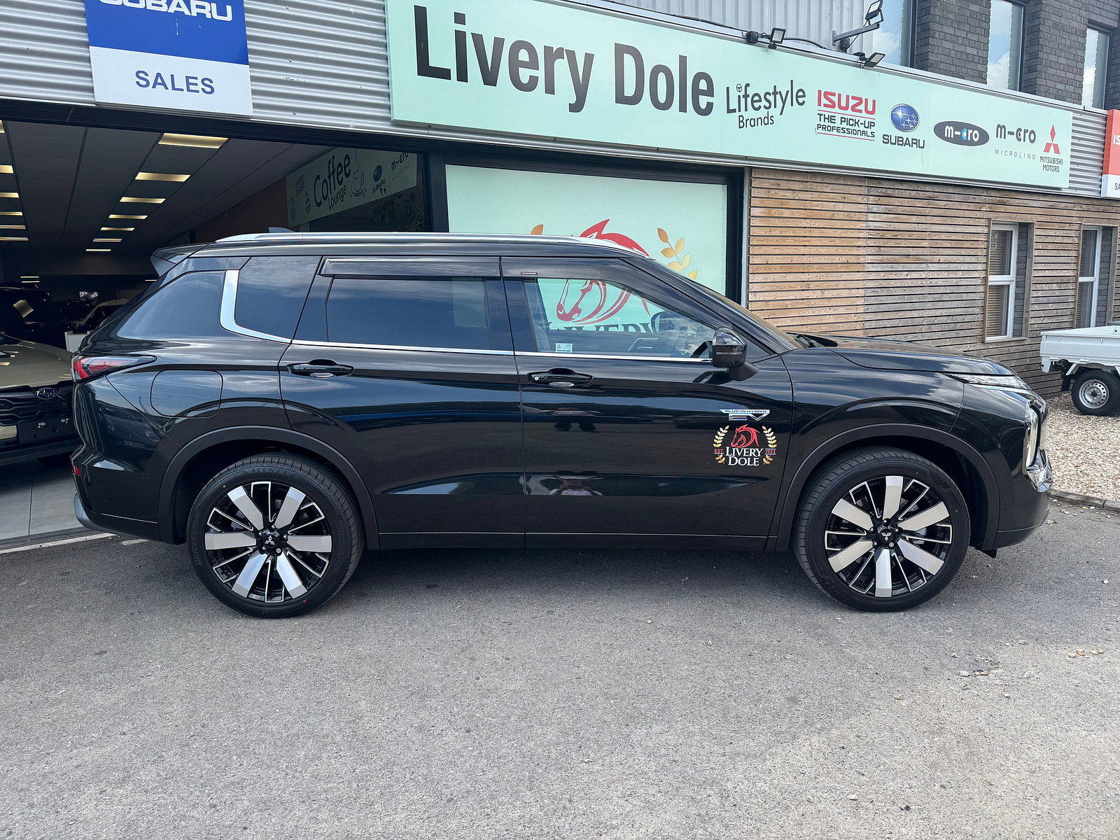Mitsubishi Outlander 2.4 PHEV Diamond 5DR Auto (2360 cc) 5dr Automatic 2026