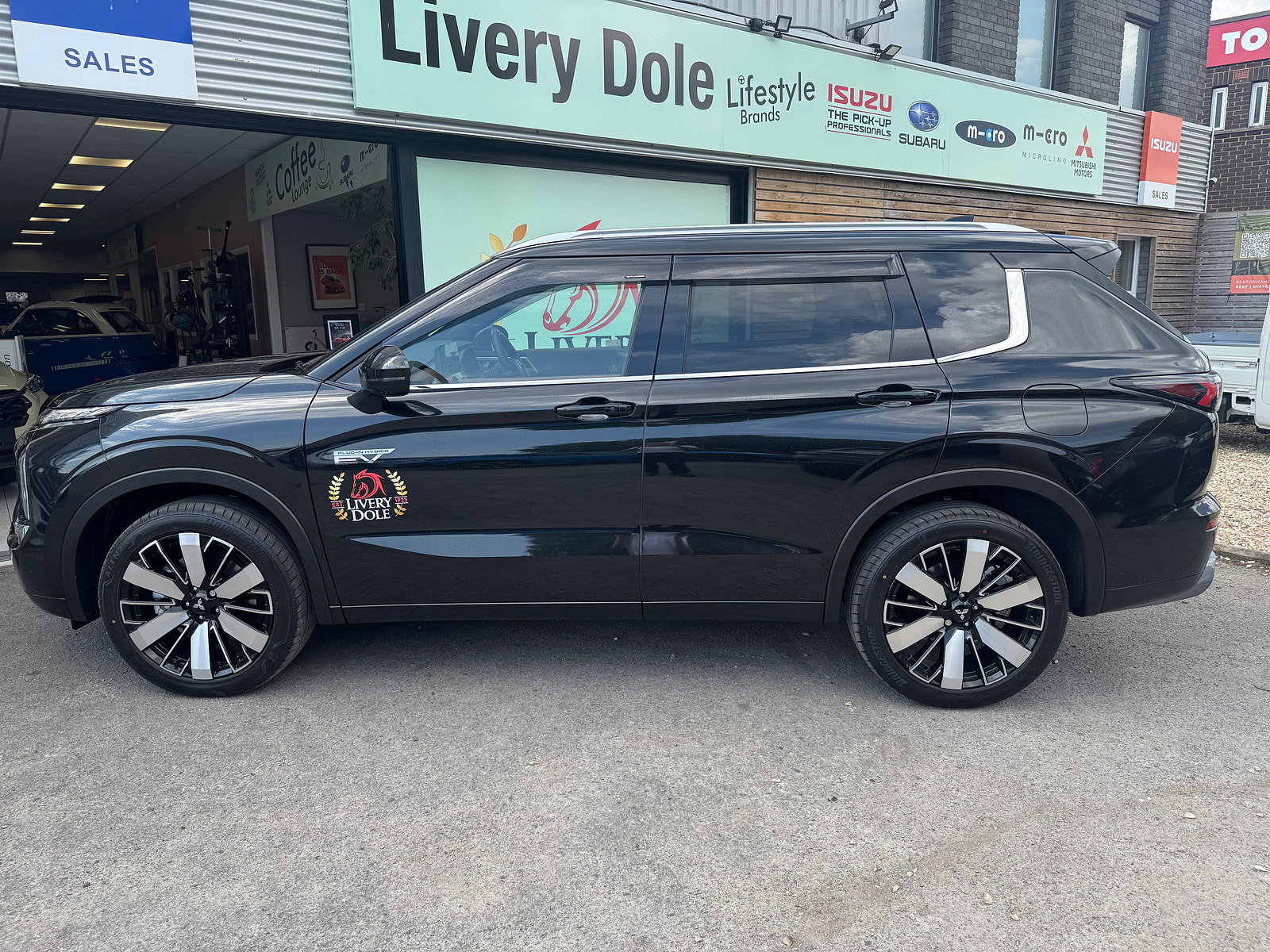 Mitsubishi Outlander 2.4 PHEV Diamond 5DR Auto (2360 cc) 5dr Automatic 2026
