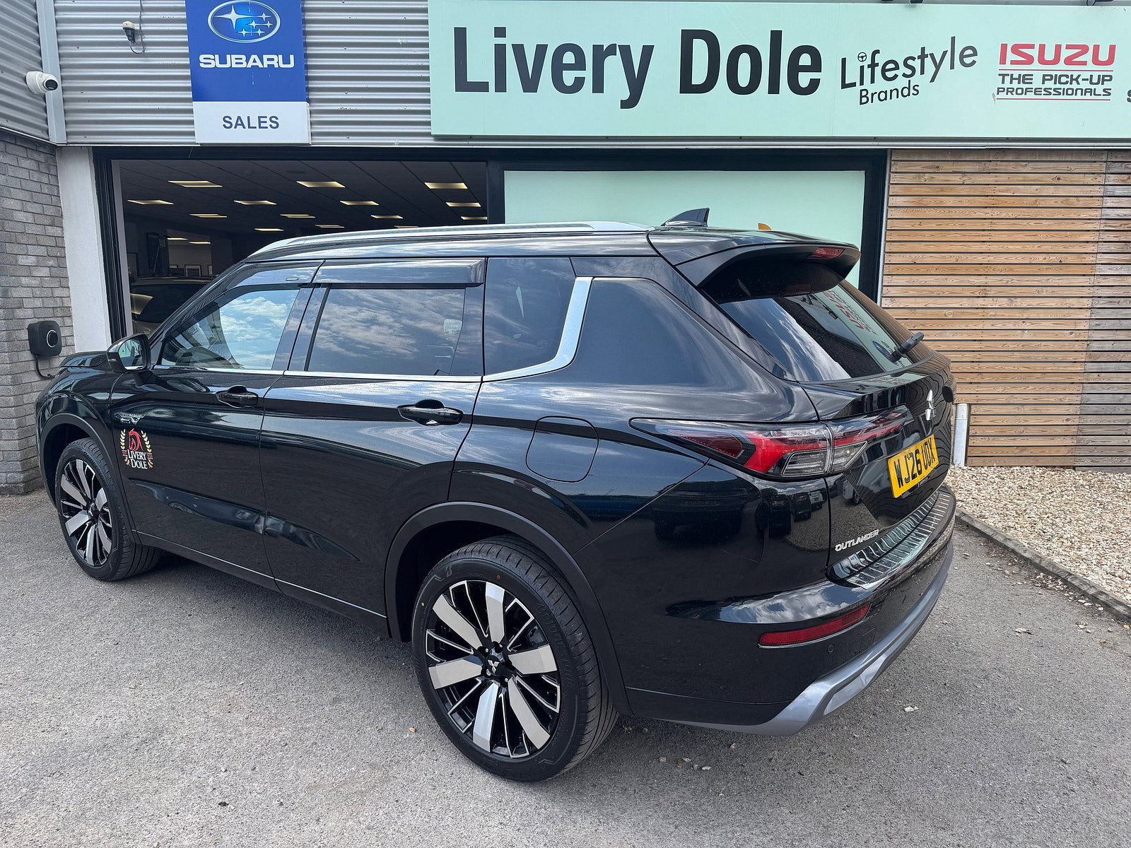 Mitsubishi Outlander 2.4 PHEV Diamond 5DR Auto (2360 cc) 5dr Automatic 2026
