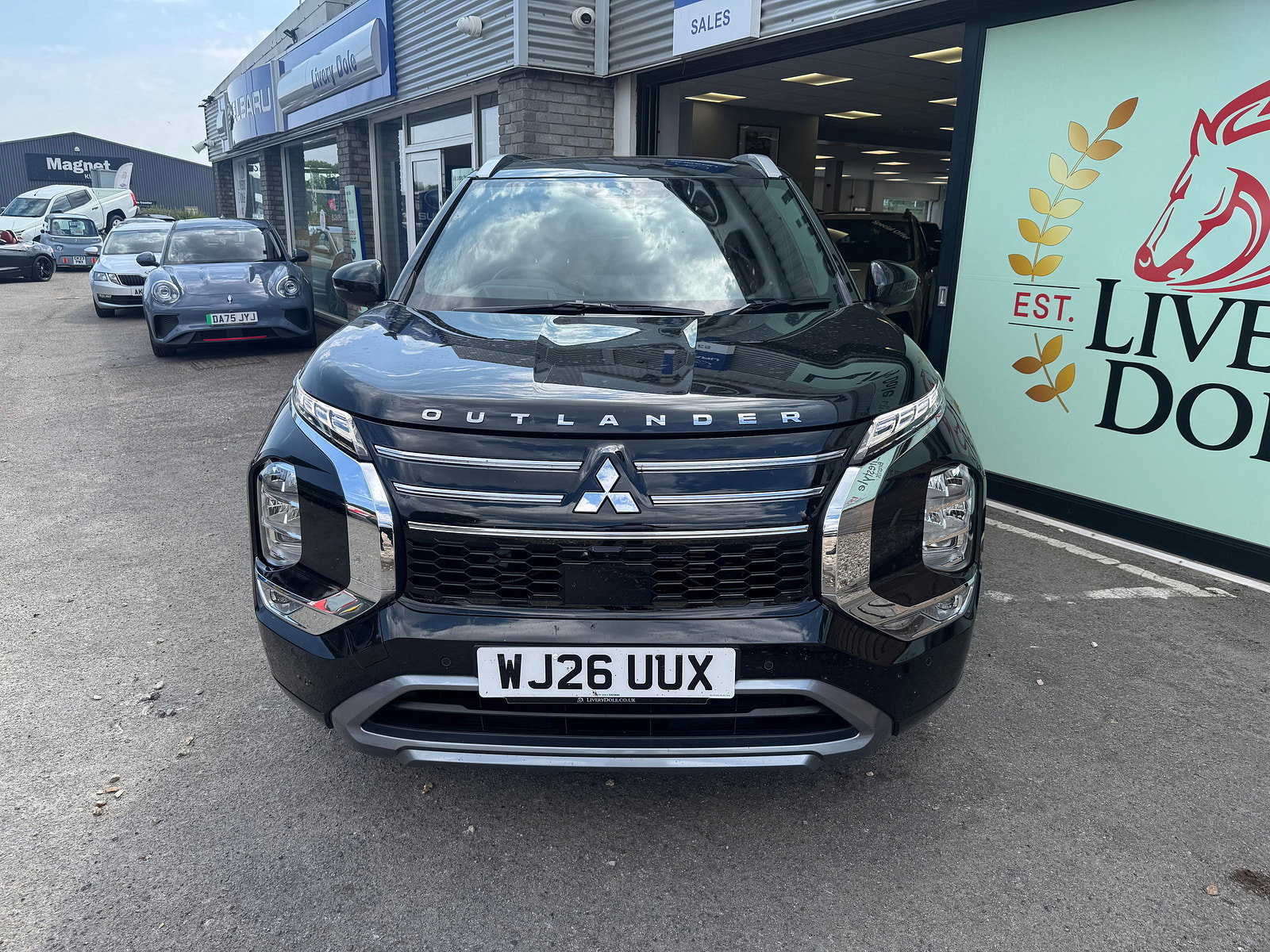 Mitsubishi Outlander 2.4 PHEV Diamond 5DR Auto (2360 cc) 5dr Automatic 2026