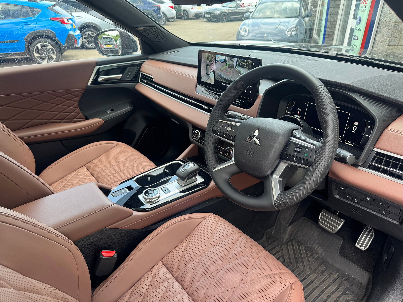 Mitsubishi Outlander 2.4 PHEV Diamond 5DR Auto (2360 cc) 5dr Automatic 2026