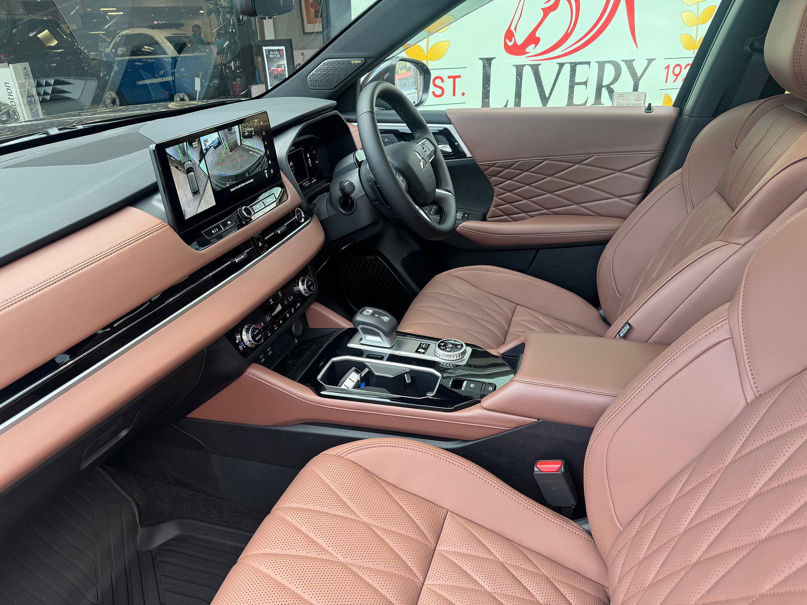 Mitsubishi Outlander 2.4 PHEV Diamond 5DR Auto (2360 cc) 5dr Automatic 2026