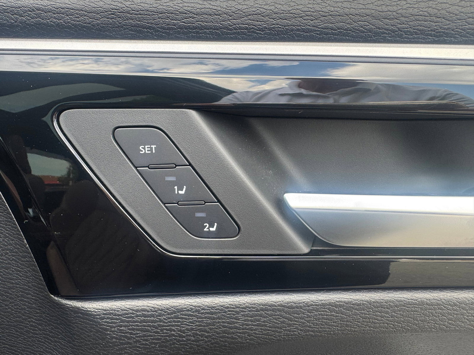 Mitsubishi Outlander 2.4 PHEV Diamond 5DR Auto (2360 cc) 5dr Automatic 2026