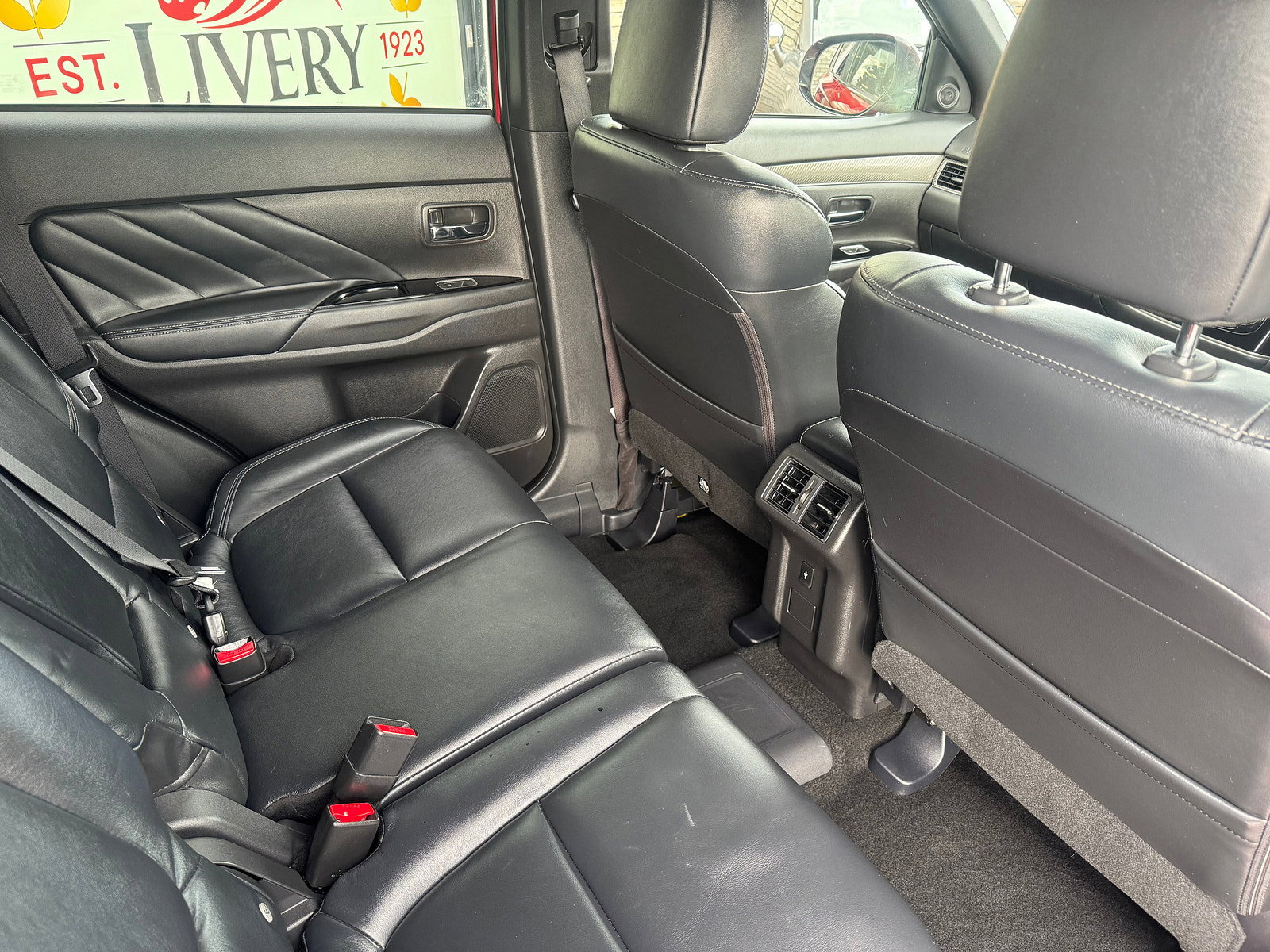 Mitsubishi Outlander 2.4h TwinMotor 13.8kWh 4h SUV 5dr Petrol Plug-in Hybrid CVT 4WD Euro 6 (s/s) (209 ps) 5dr Automatic 2018