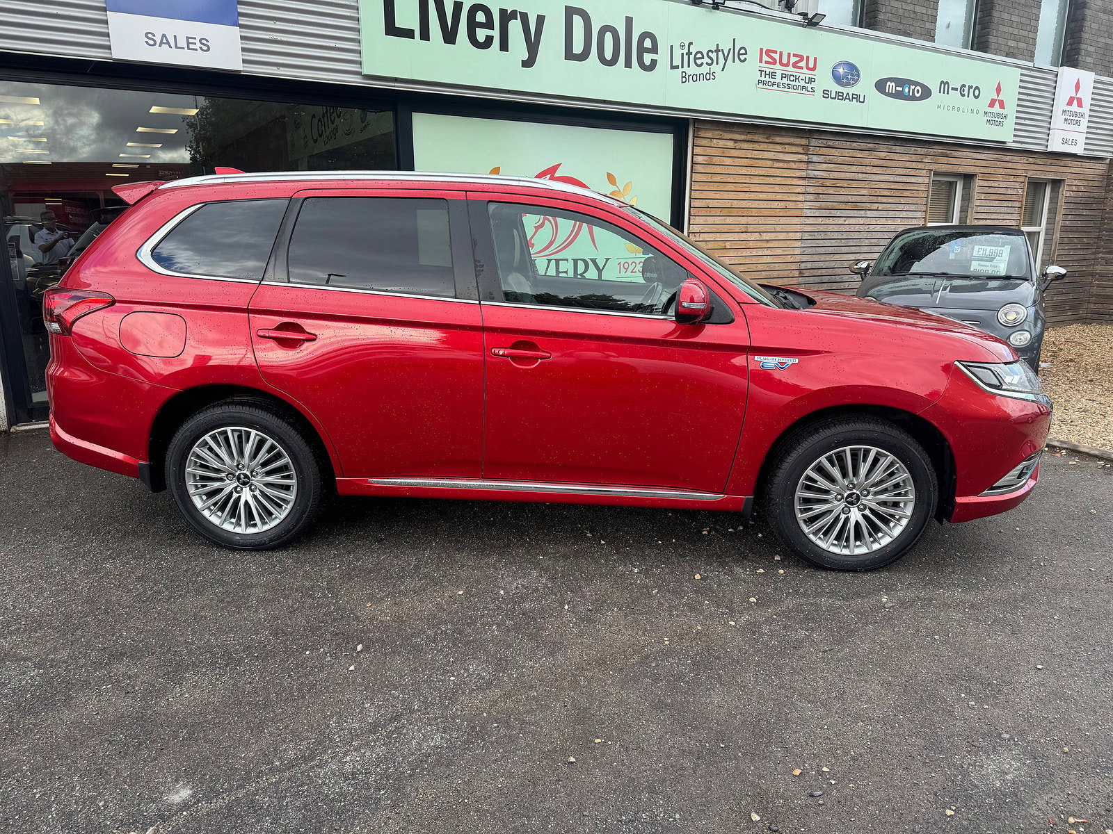 Mitsubishi Outlander 2.4h TwinMotor 13.8kWh 4h SUV 5dr Petrol Plug-in Hybrid CVT 4WD Euro 6 (s/s) (209 ps) 5dr Automatic 2018