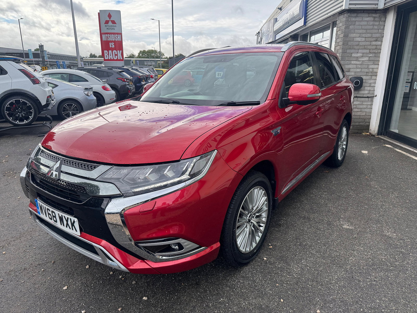 Mitsubishi Outlander 2.4h TwinMotor 13.8kWh 4h SUV 5dr Petrol Plug-in Hybrid CVT 4WD Euro 6 (s/s) (209 ps) 5dr Automatic 2018