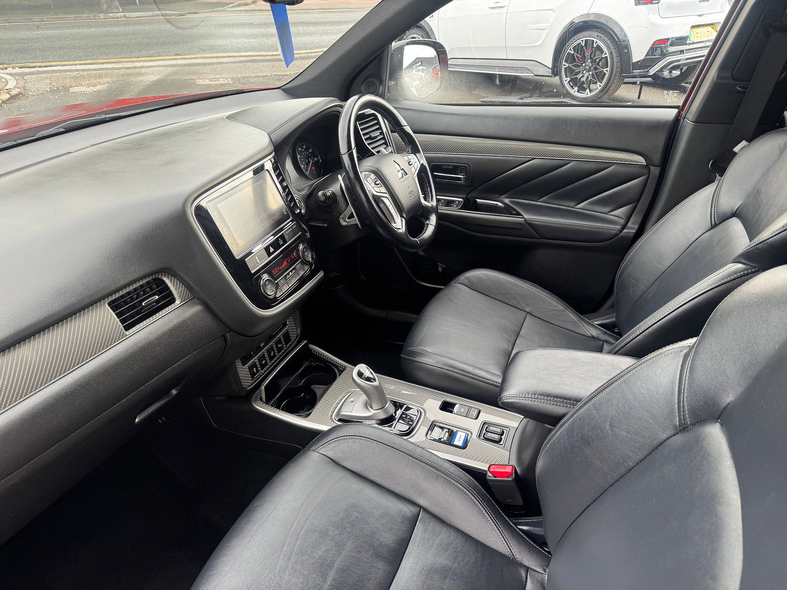 Mitsubishi Outlander 2.4h TwinMotor 13.8kWh 4h SUV 5dr Petrol Plug-in Hybrid CVT 4WD Euro 6 (s/s) (209 ps) 5dr Automatic 2018