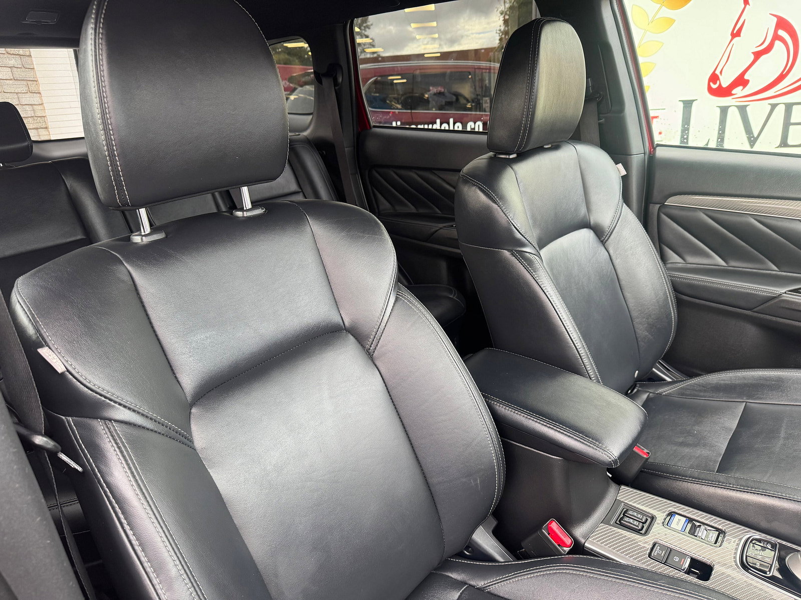 Mitsubishi Outlander 2.4h TwinMotor 13.8kWh 4h SUV 5dr Petrol Plug-in Hybrid CVT 4WD Euro 6 (s/s) (209 ps) 5dr Automatic 2018